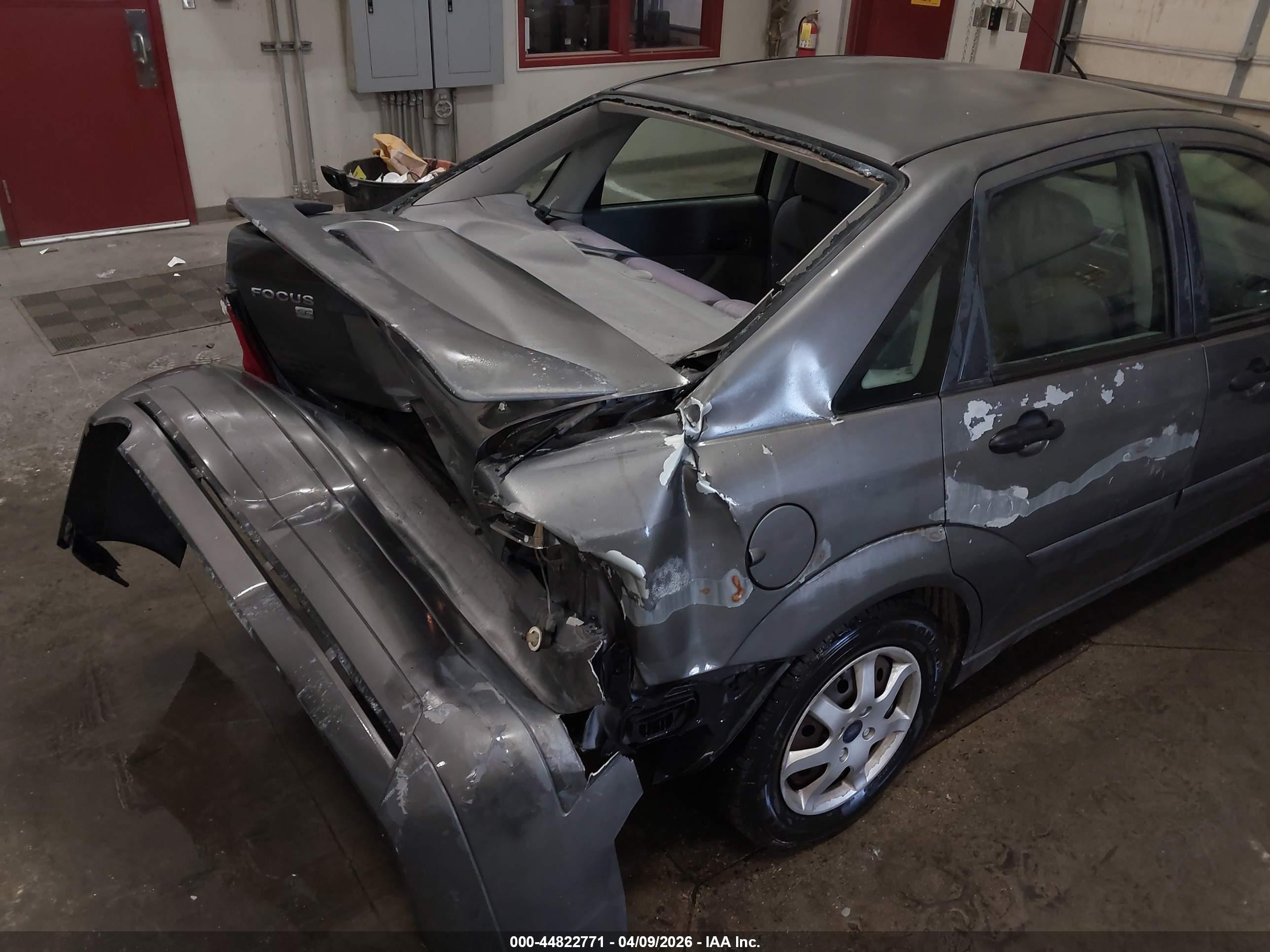 2005 Ford Focus Zx4 Gray vin: 1FAFP34N75W230304
