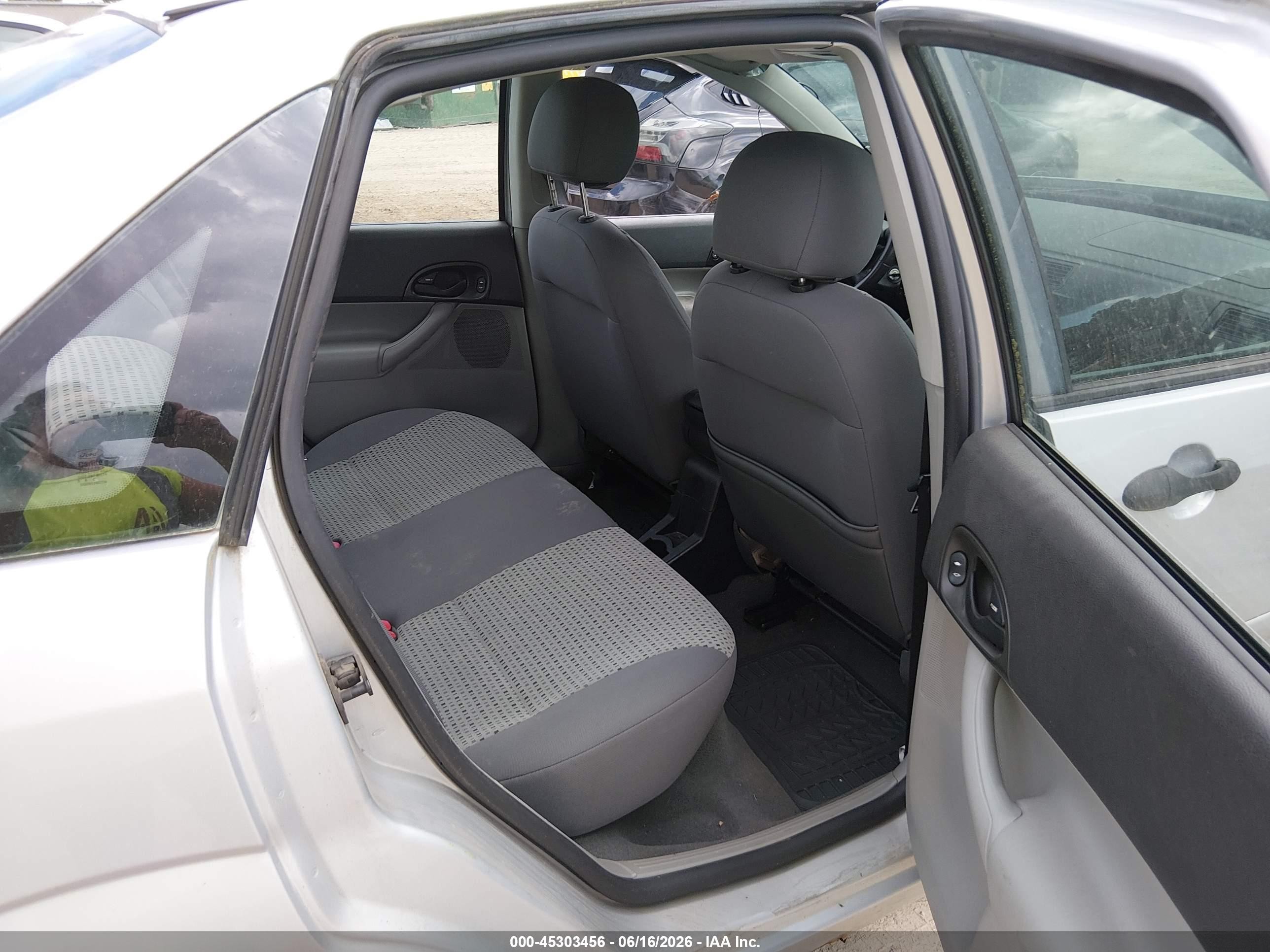 2006 Ford Focus Zx4 Silver vin: 1FAFP34N76W168307