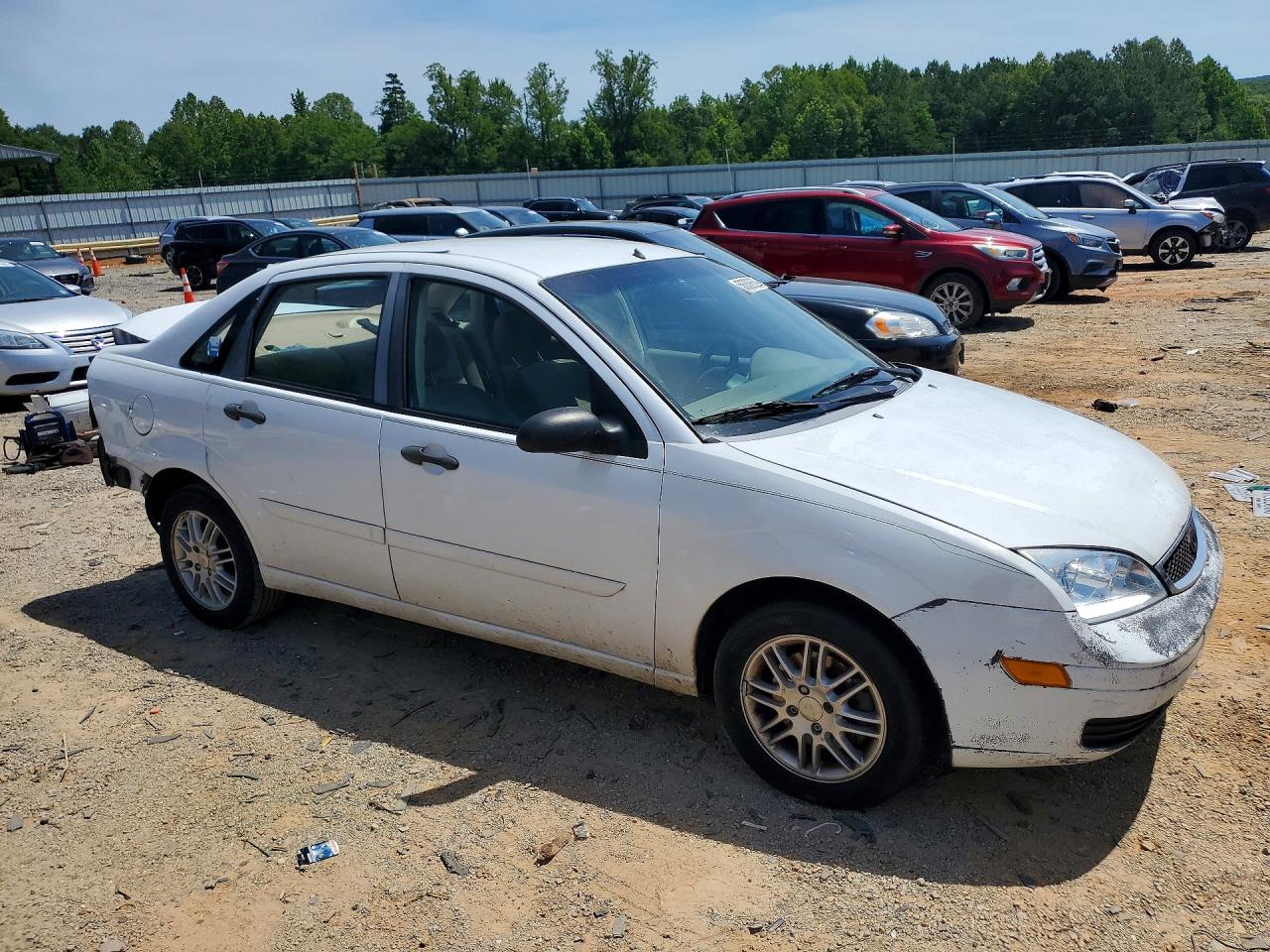2007 Ford Focus Zx4 White vin: 1FAFP34N77W266805