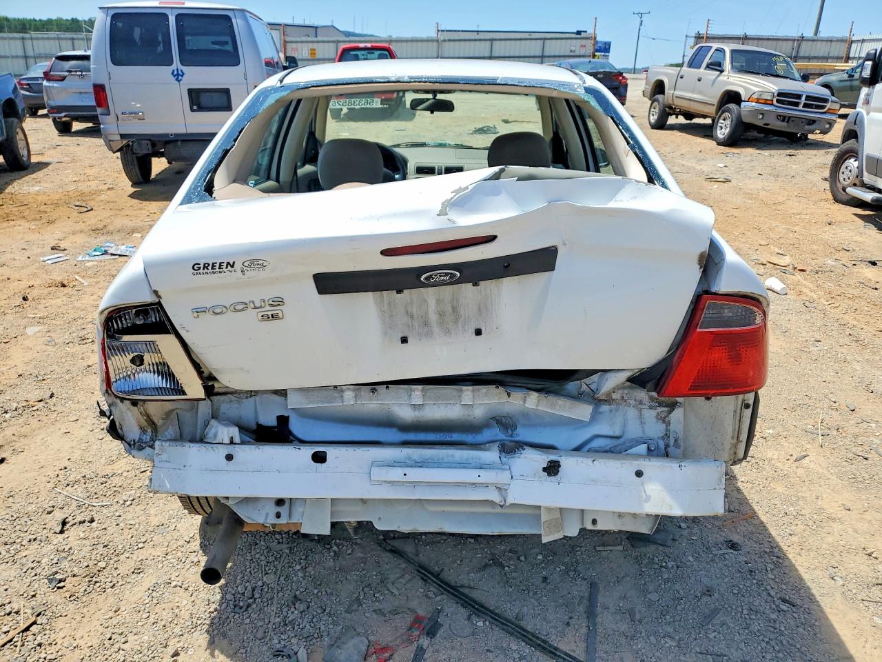 2007 Ford Focus Zx4 White vin: 1FAFP34N77W266805