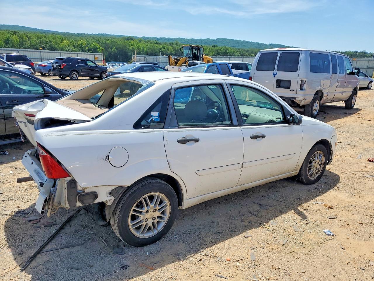 2007 Ford Focus Zx4 White vin: 1FAFP34N77W266805