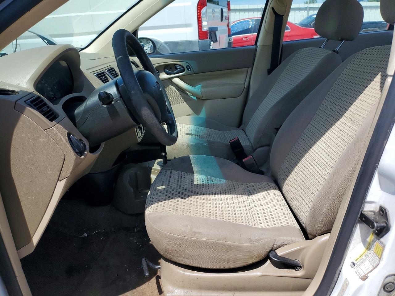 2007 Ford Focus Zx4 White vin: 1FAFP34N77W266805