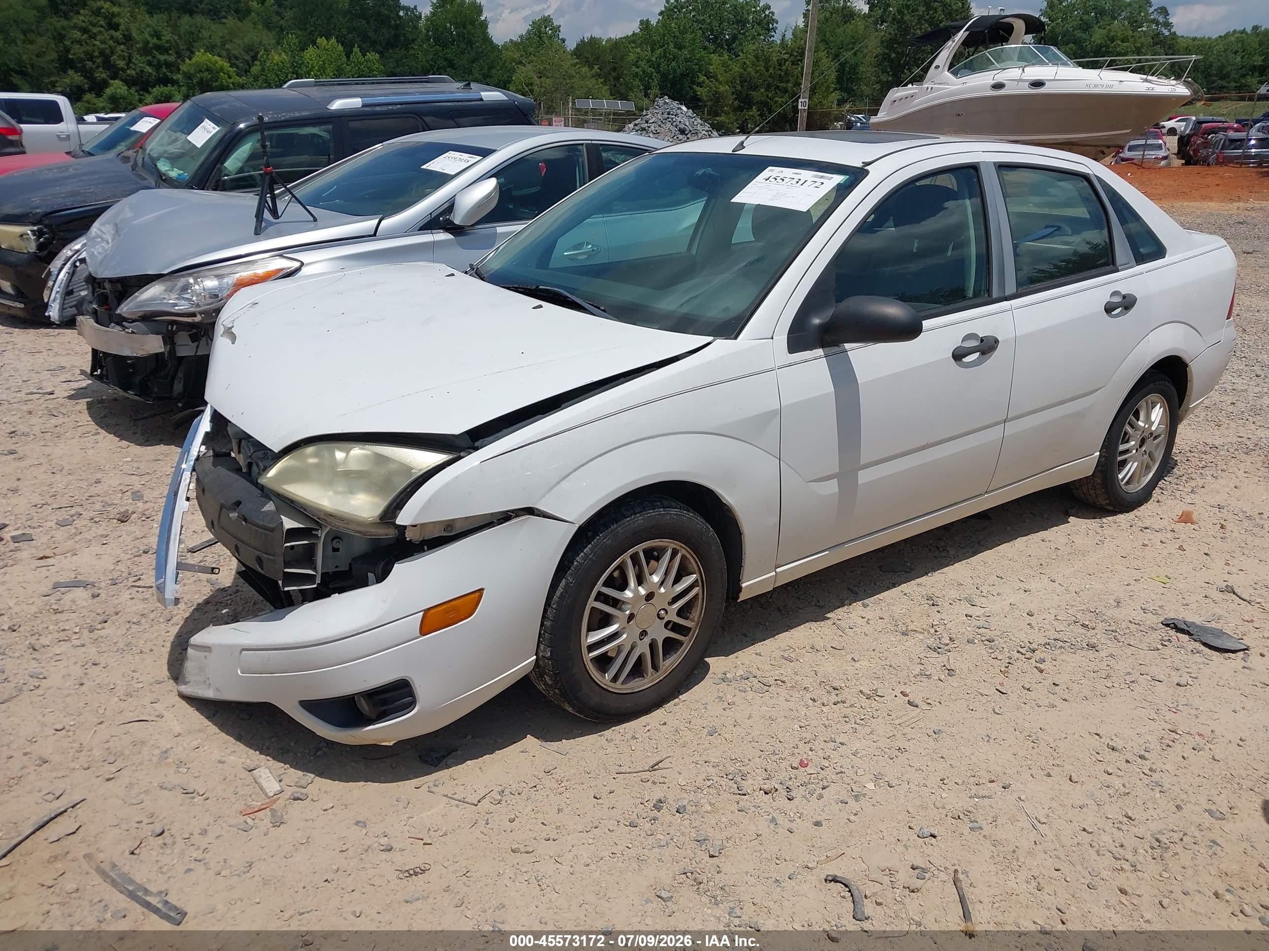 2007 Ford Focus S/se/ses White vin: 1FAFP34N77W366337