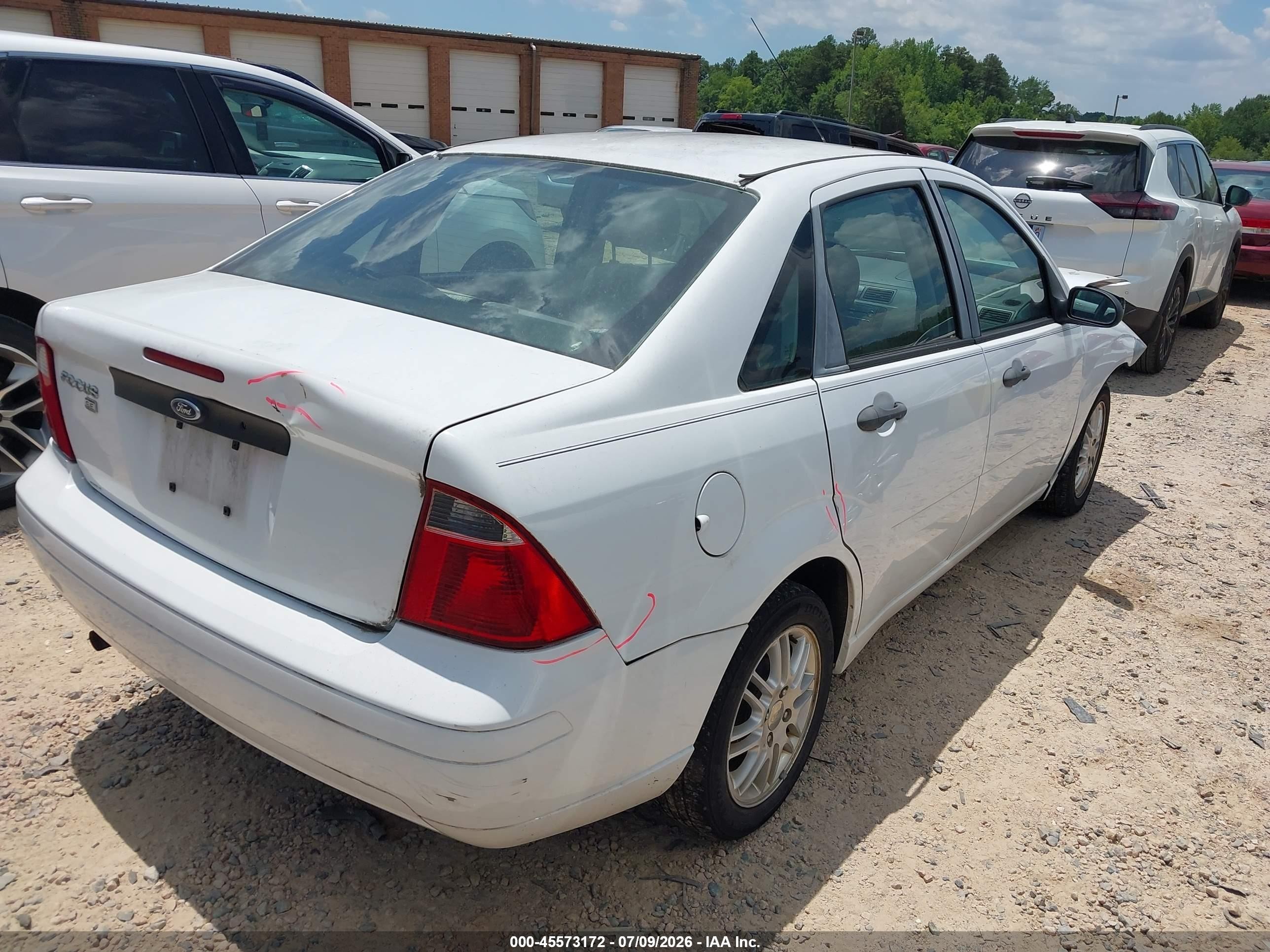 2007 Ford Focus S/se/ses White vin: 1FAFP34N77W366337