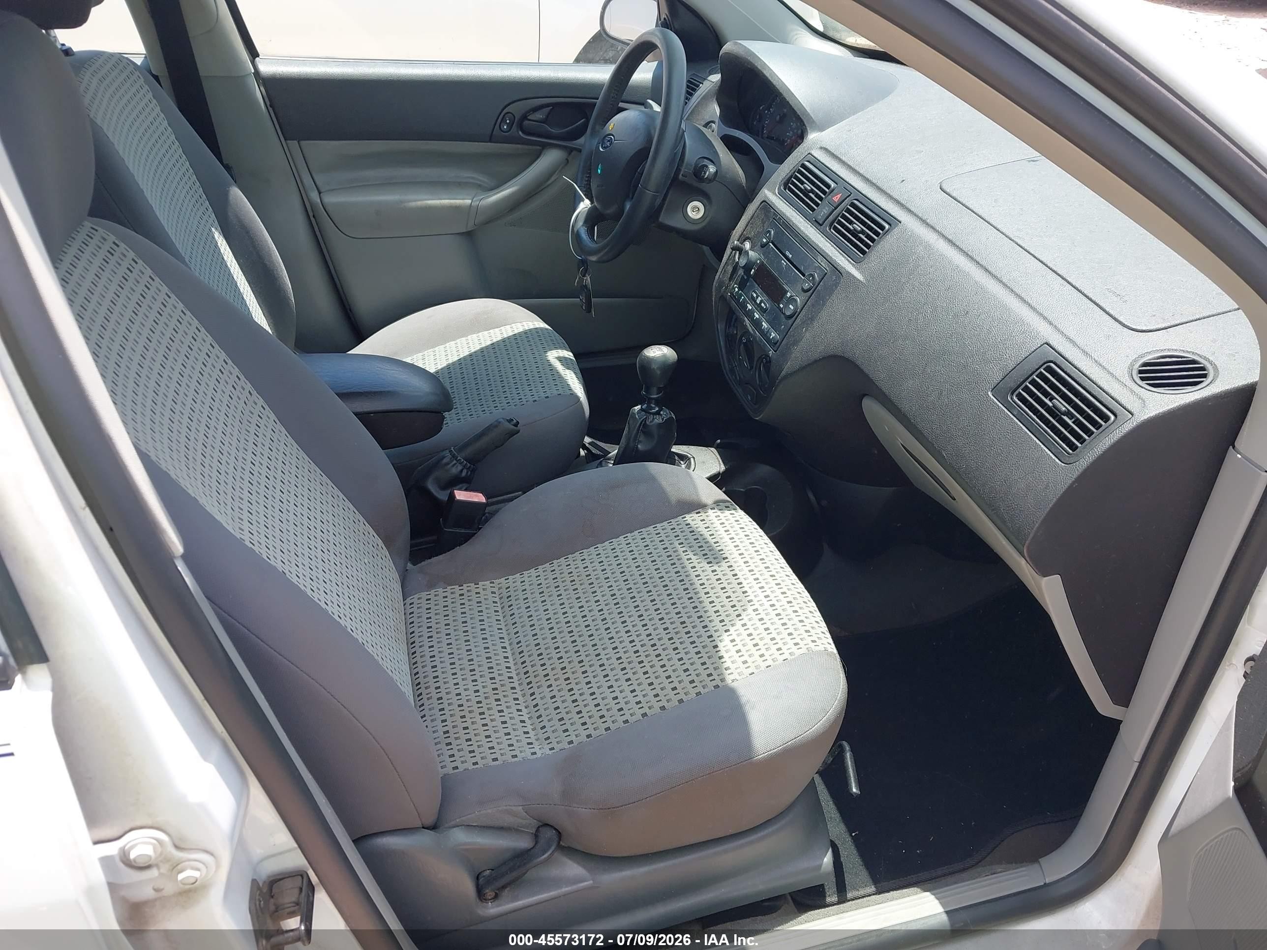 2007 Ford Focus S/se/ses White vin: 1FAFP34N77W366337