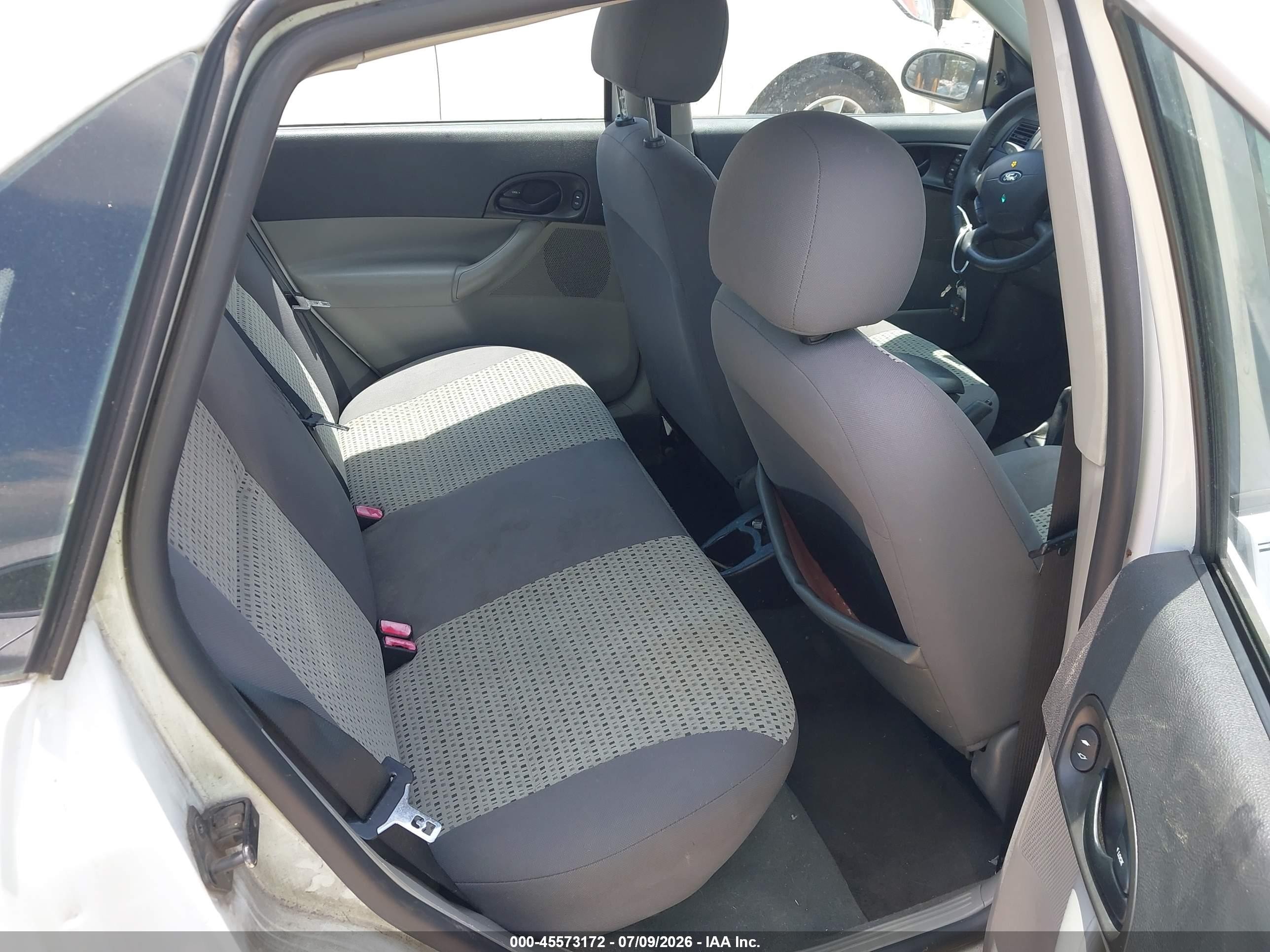 2007 Ford Focus S/se/ses White vin: 1FAFP34N77W366337
