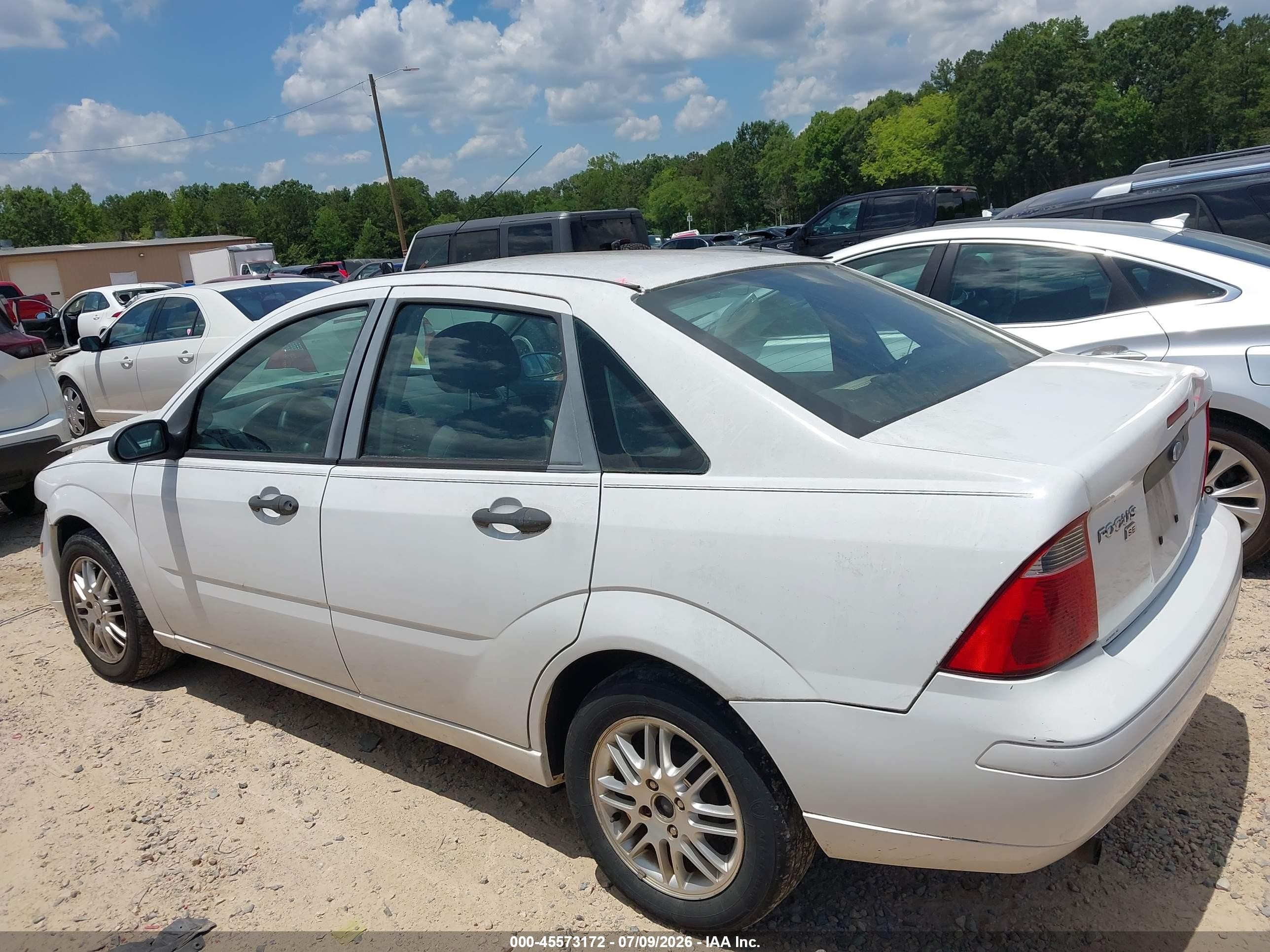 2007 Ford Focus S/se/ses White vin: 1FAFP34N77W366337
