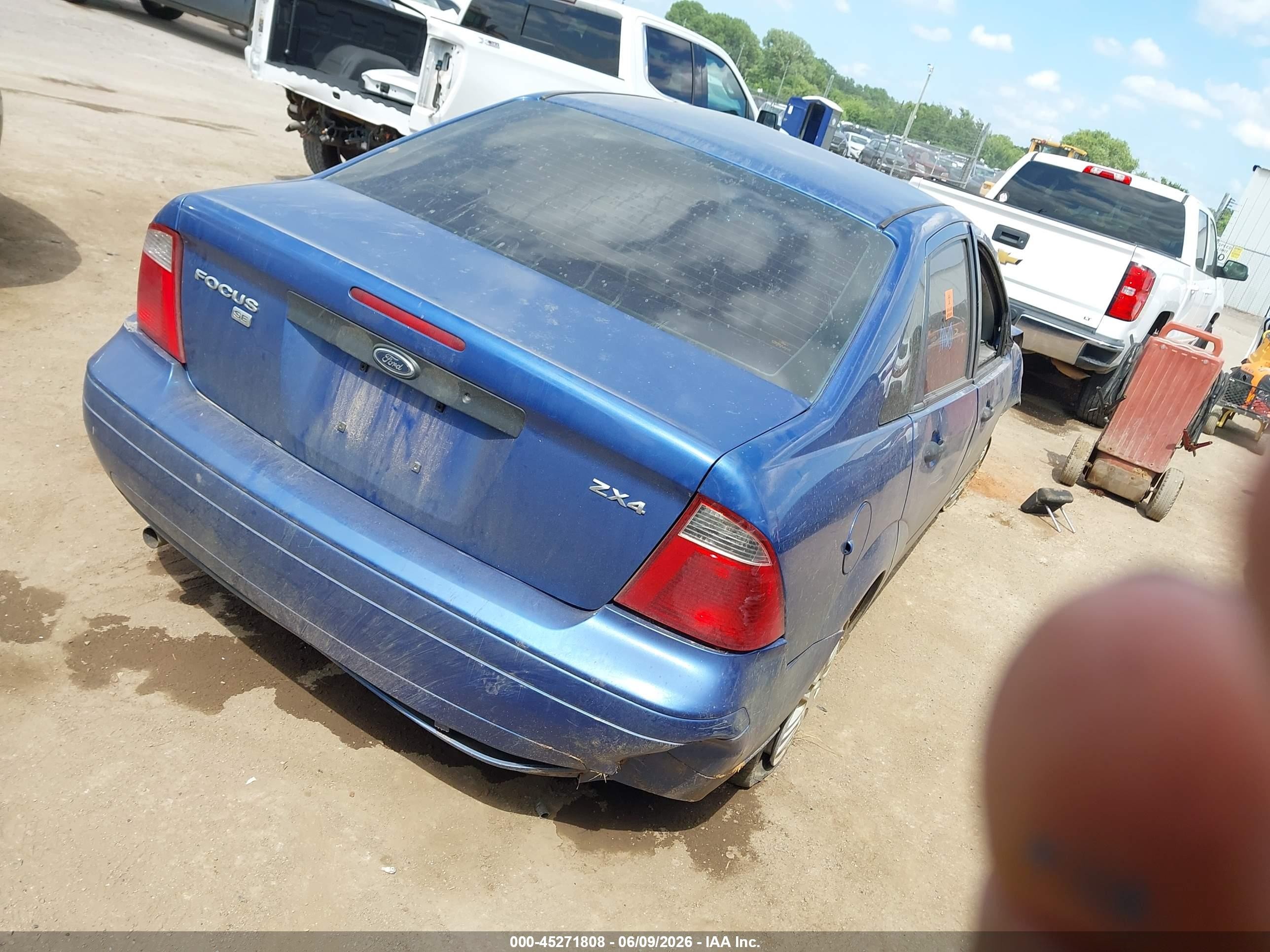 2005 Ford Focus Zx4 Blue vin: 1FAFP34N85W157766