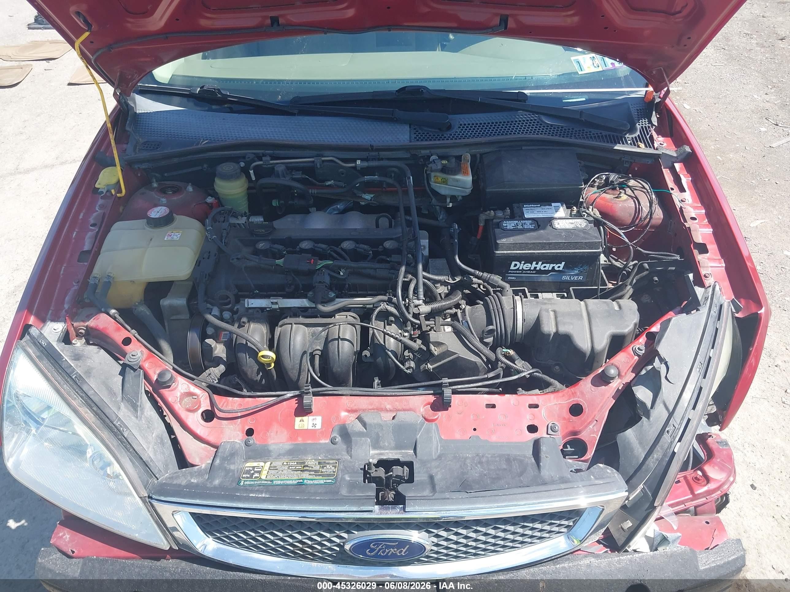 2005 Ford Focus Zx4 Red vin: 1FAFP34N85W181047
