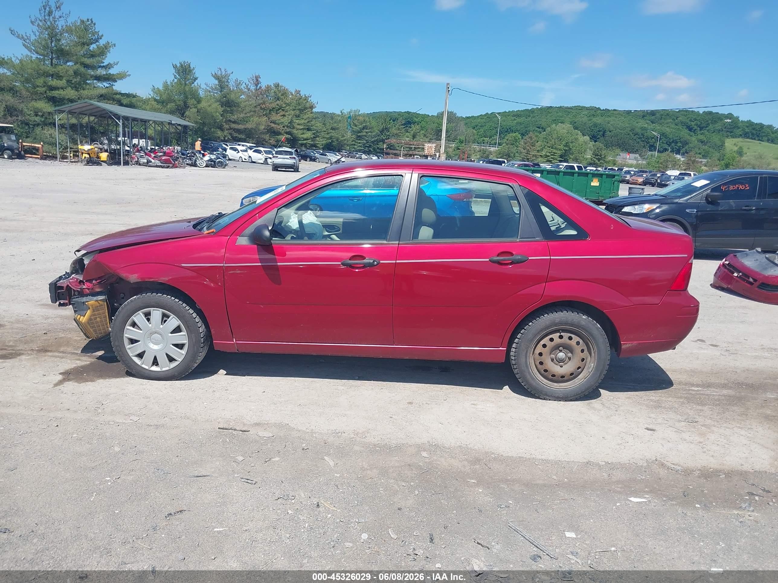 2005 Ford Focus Zx4 Red vin: 1FAFP34N85W181047