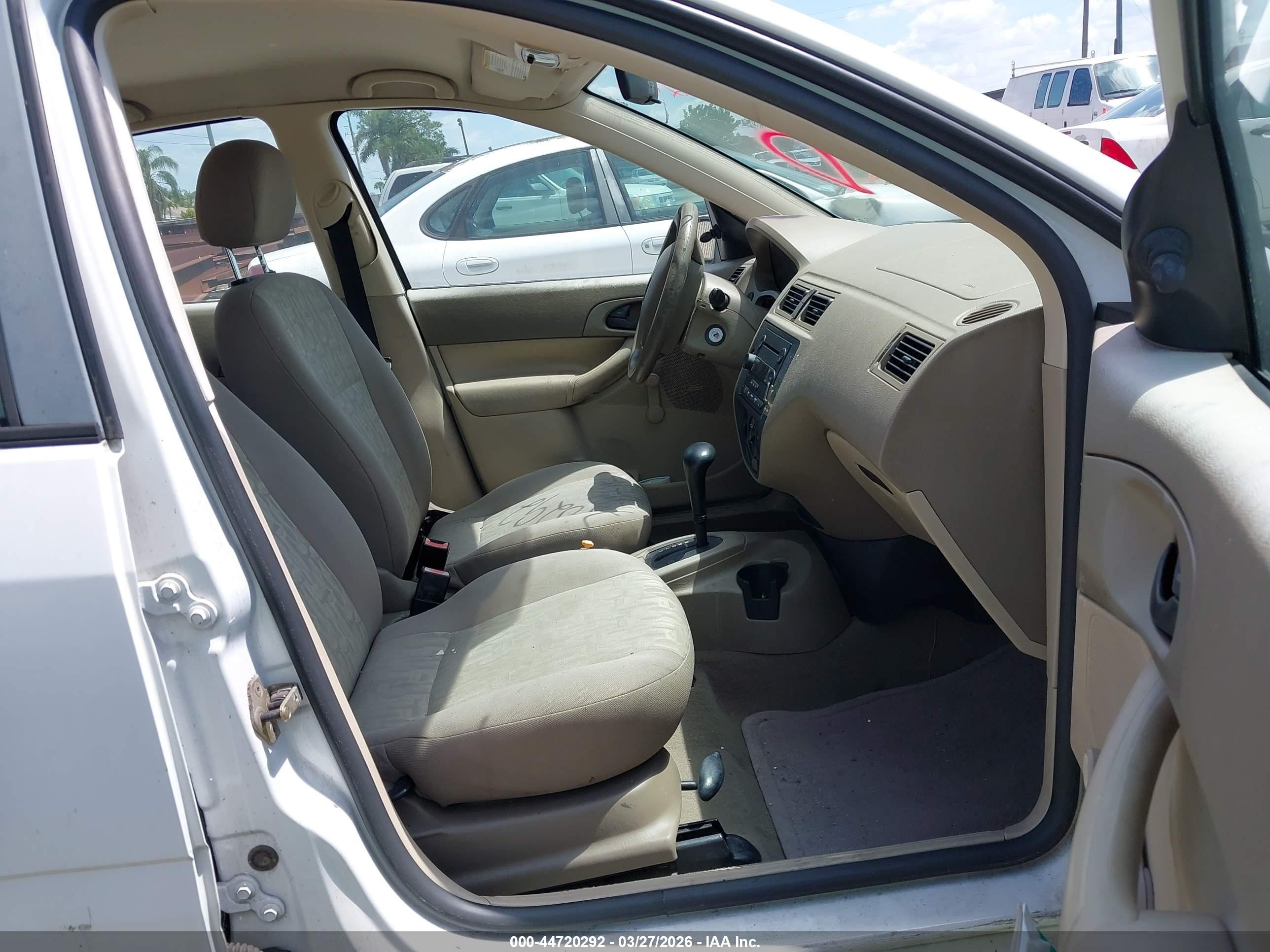 2005 Ford Focus Zx4 Белый vin: 1FAFP34N85W192047