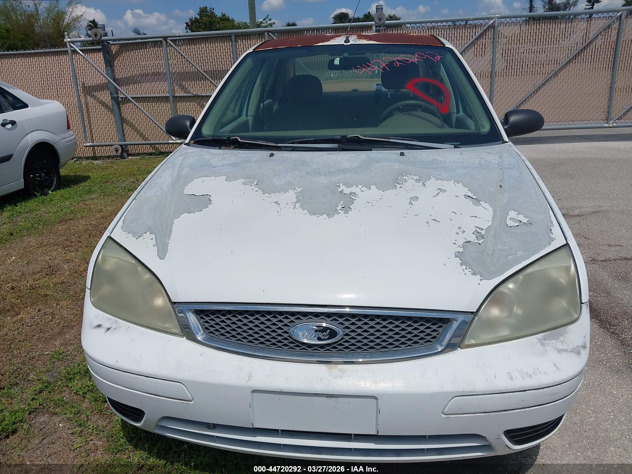 2005 Ford Focus Zx4 Белый vin: 1FAFP34N85W192047