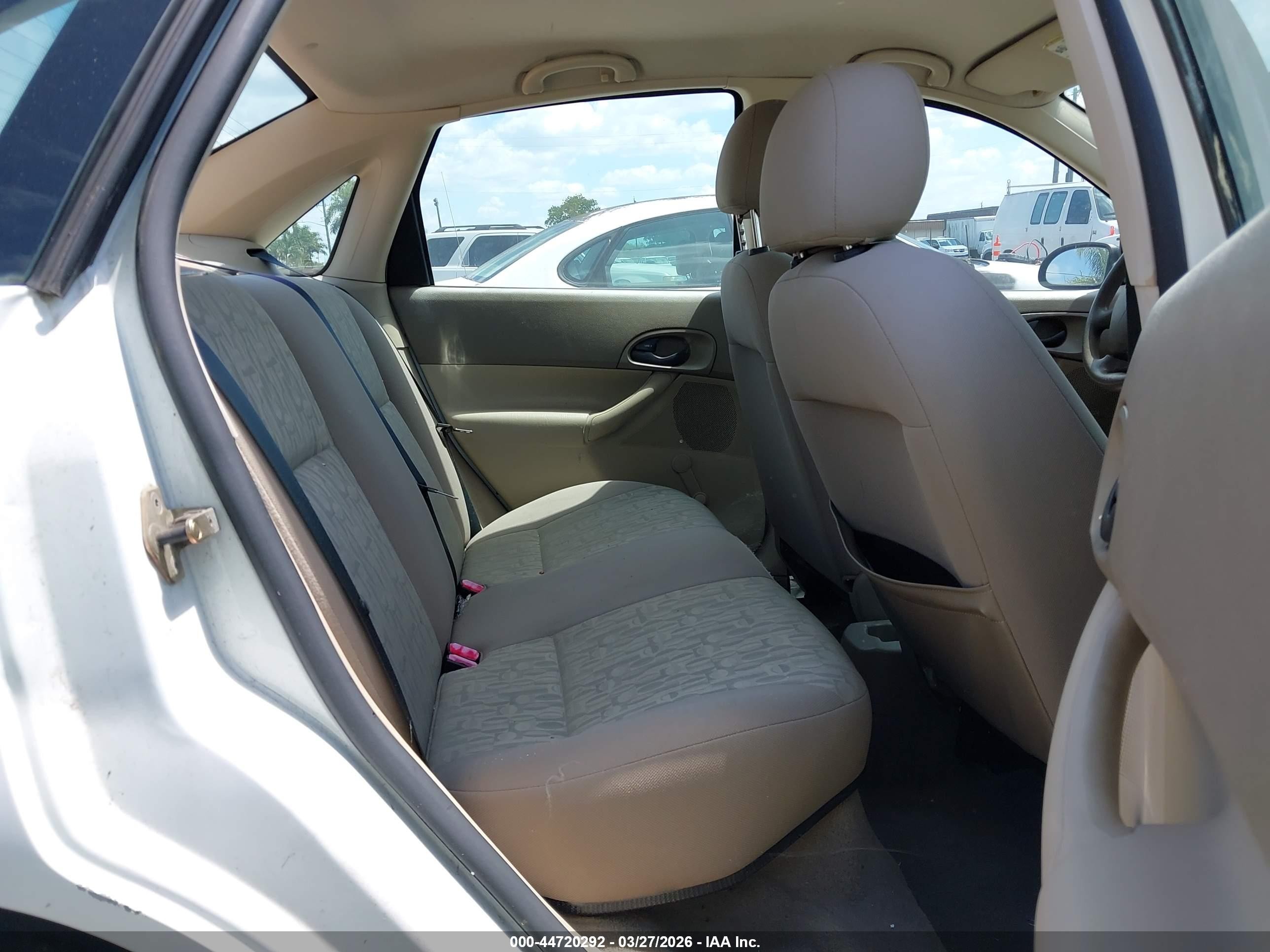 2005 Ford Focus Zx4 Белый vin: 1FAFP34N85W192047