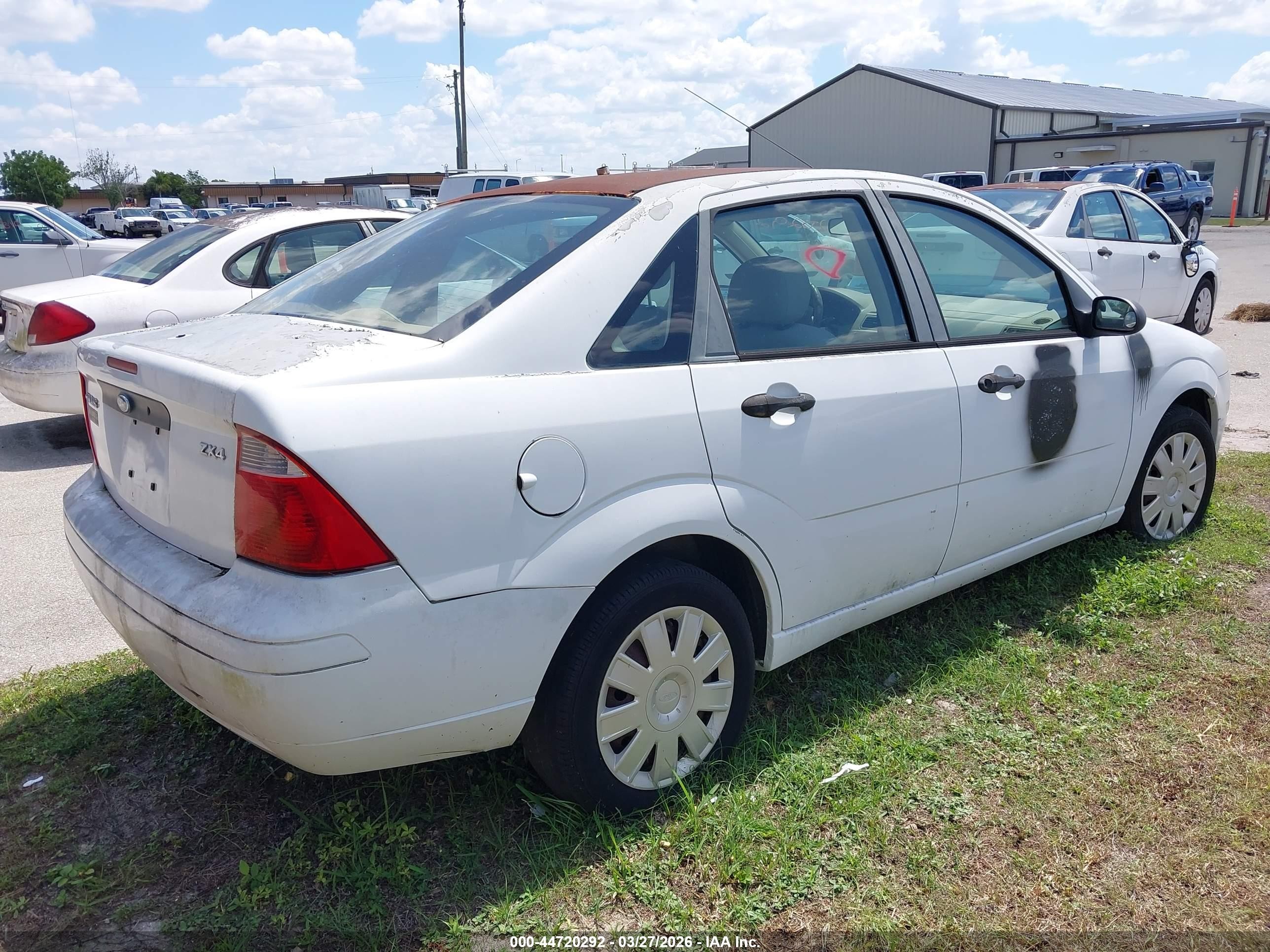 2005 Ford Focus Zx4 Белый vin: 1FAFP34N85W192047