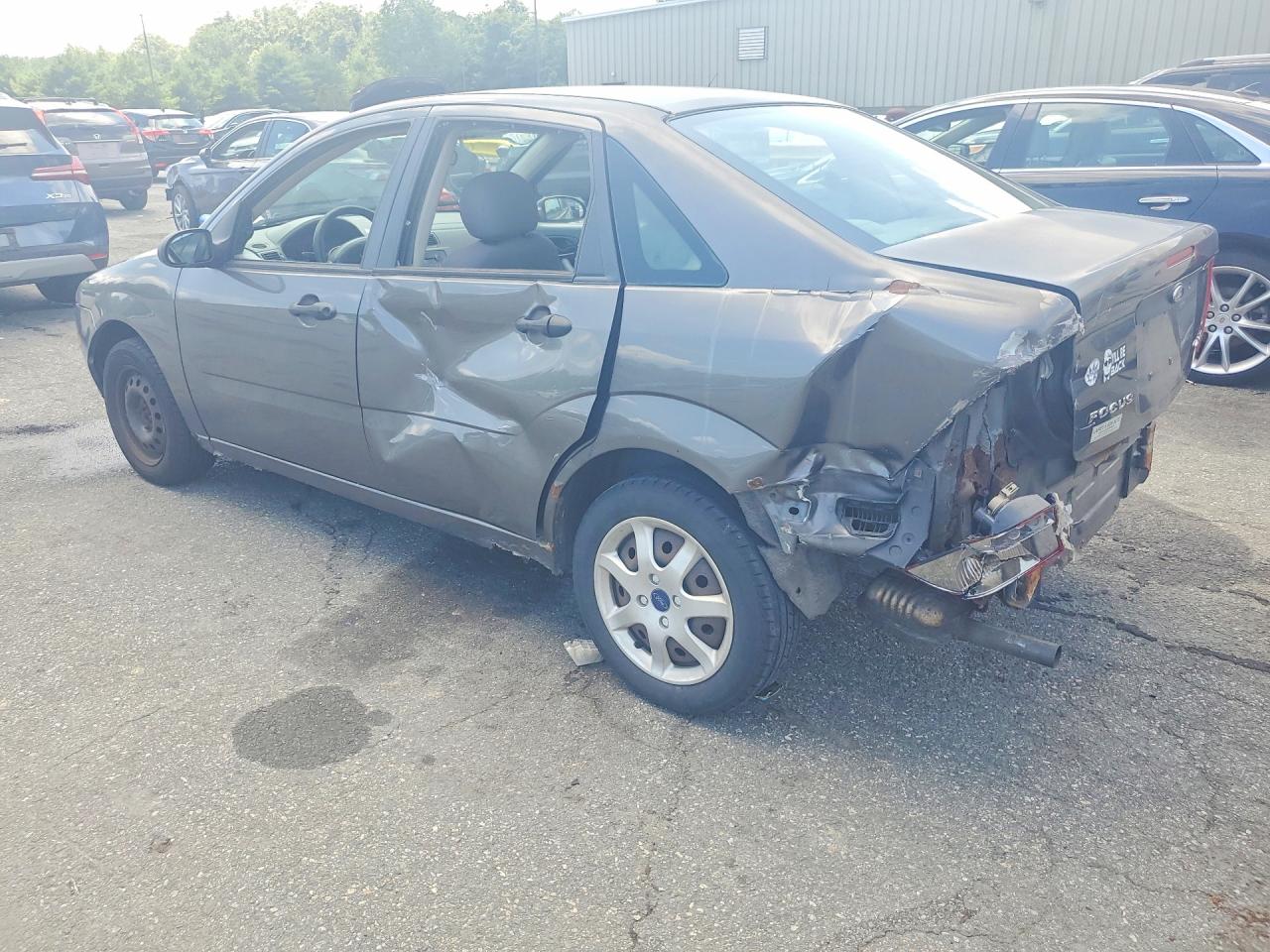 2005 Ford Focus Zx4 Gray vin: 1FAFP34N85W206822