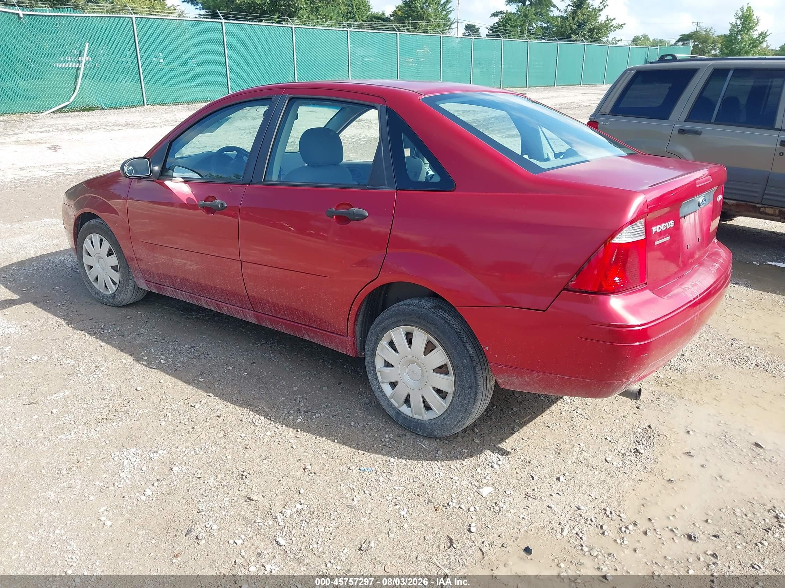 2005 Ford Focus Zx4 Red vin: 1FAFP34N85W307472
