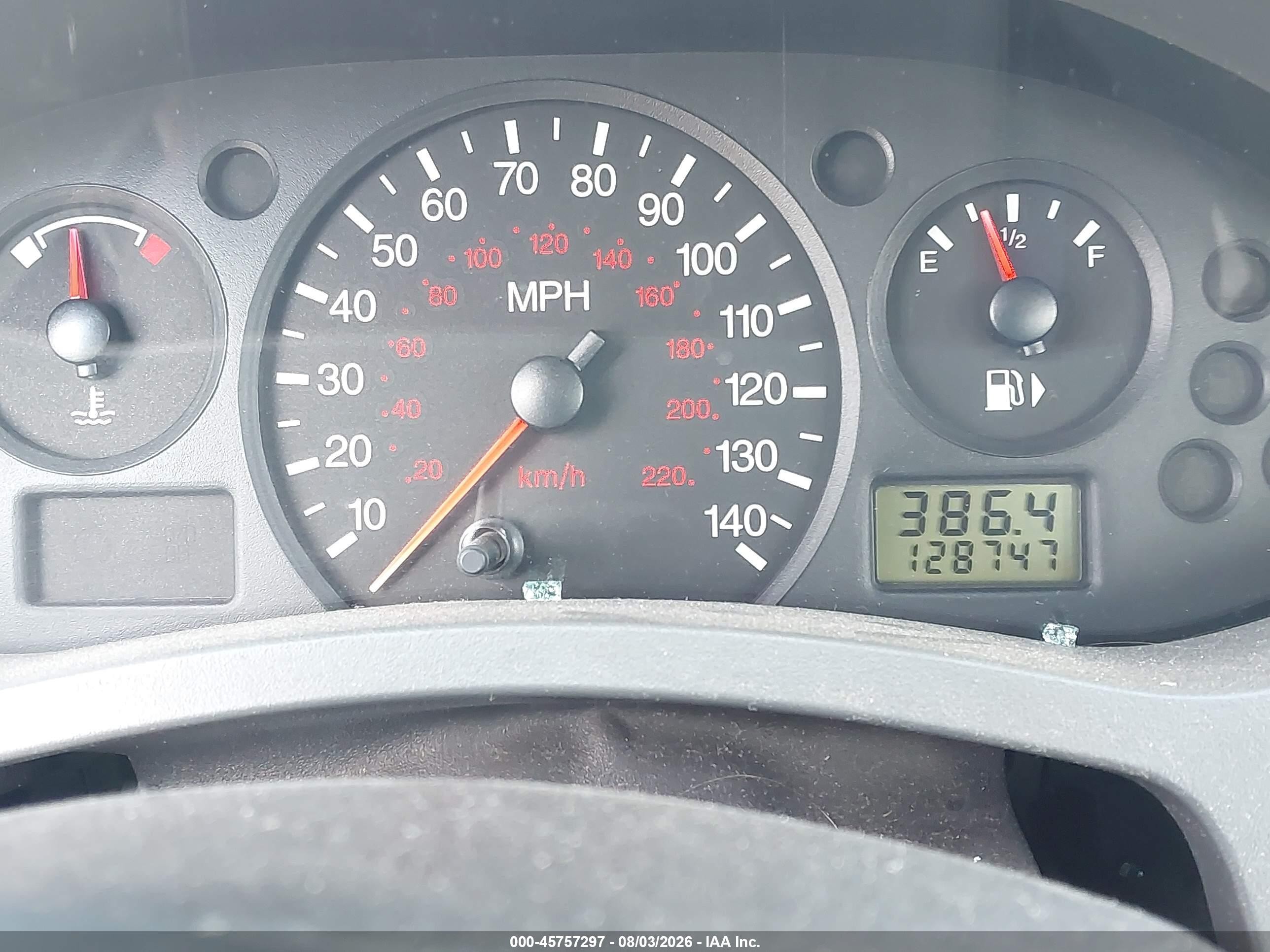 2005 Ford Focus Zx4 Red vin: 1FAFP34N85W307472