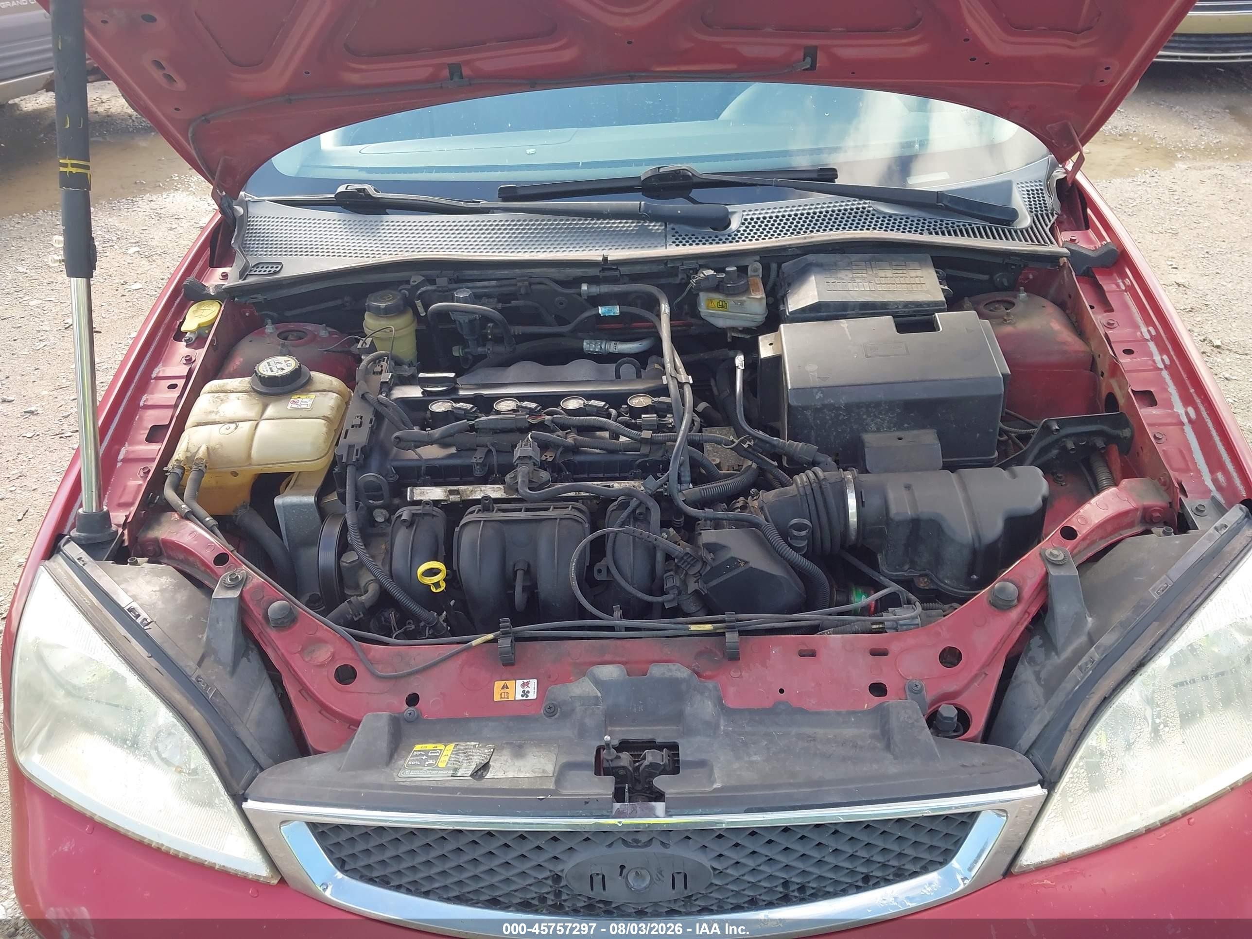 2005 Ford Focus Zx4 Red vin: 1FAFP34N85W307472