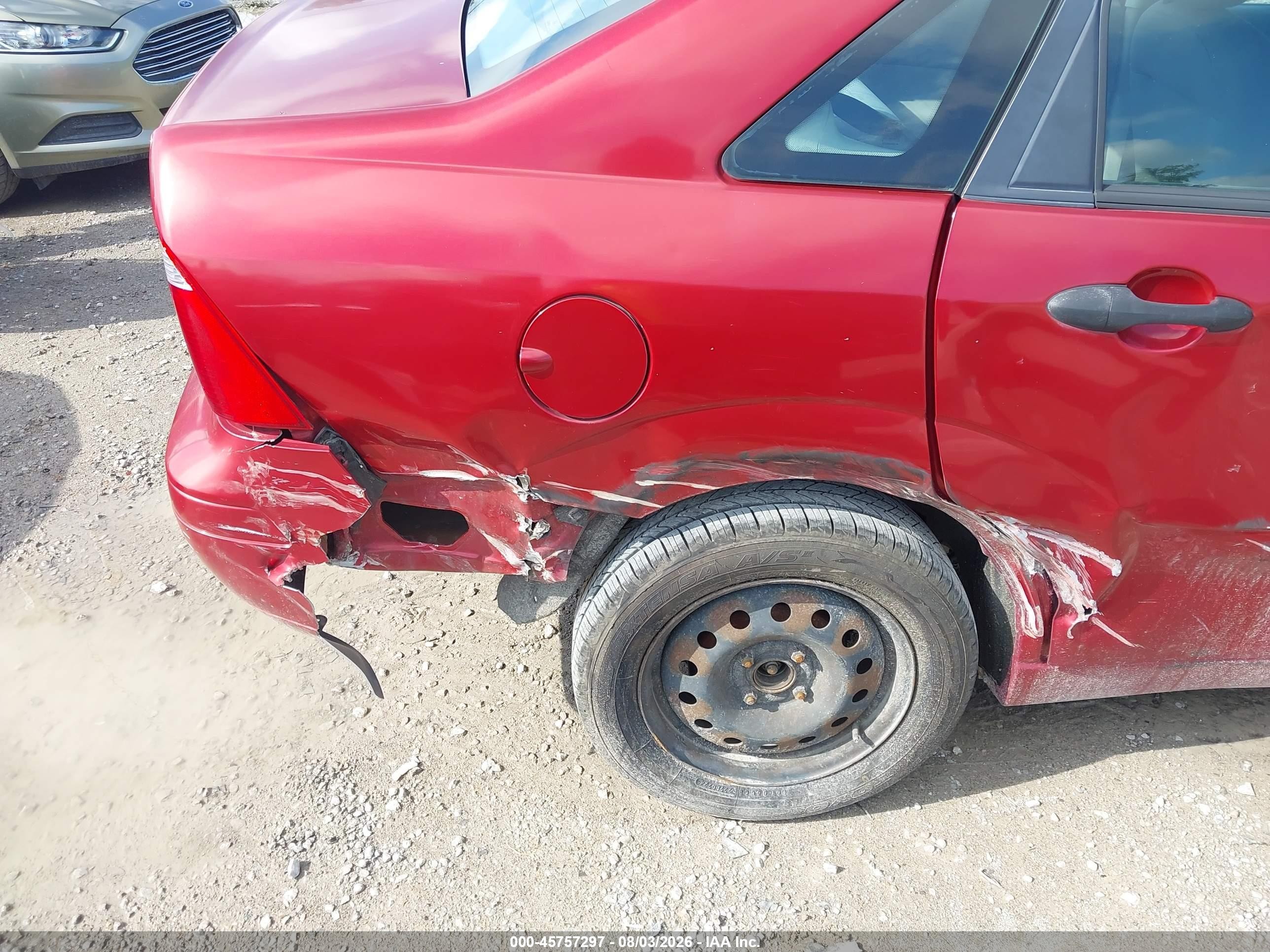 2005 Ford Focus Zx4 Red vin: 1FAFP34N85W307472