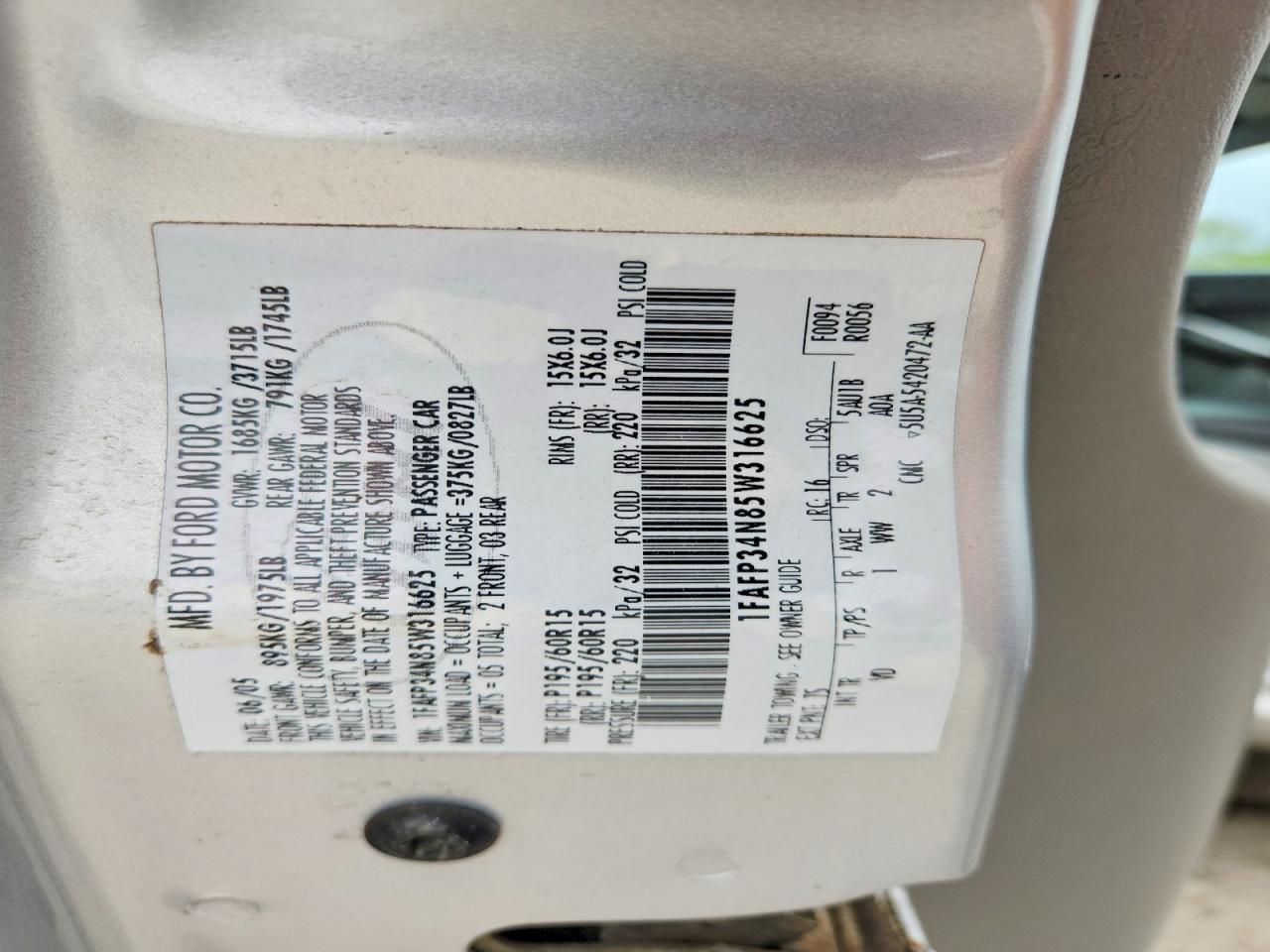2005 Ford Focus Zx4 Silver vin: 1FAFP34N85W316625