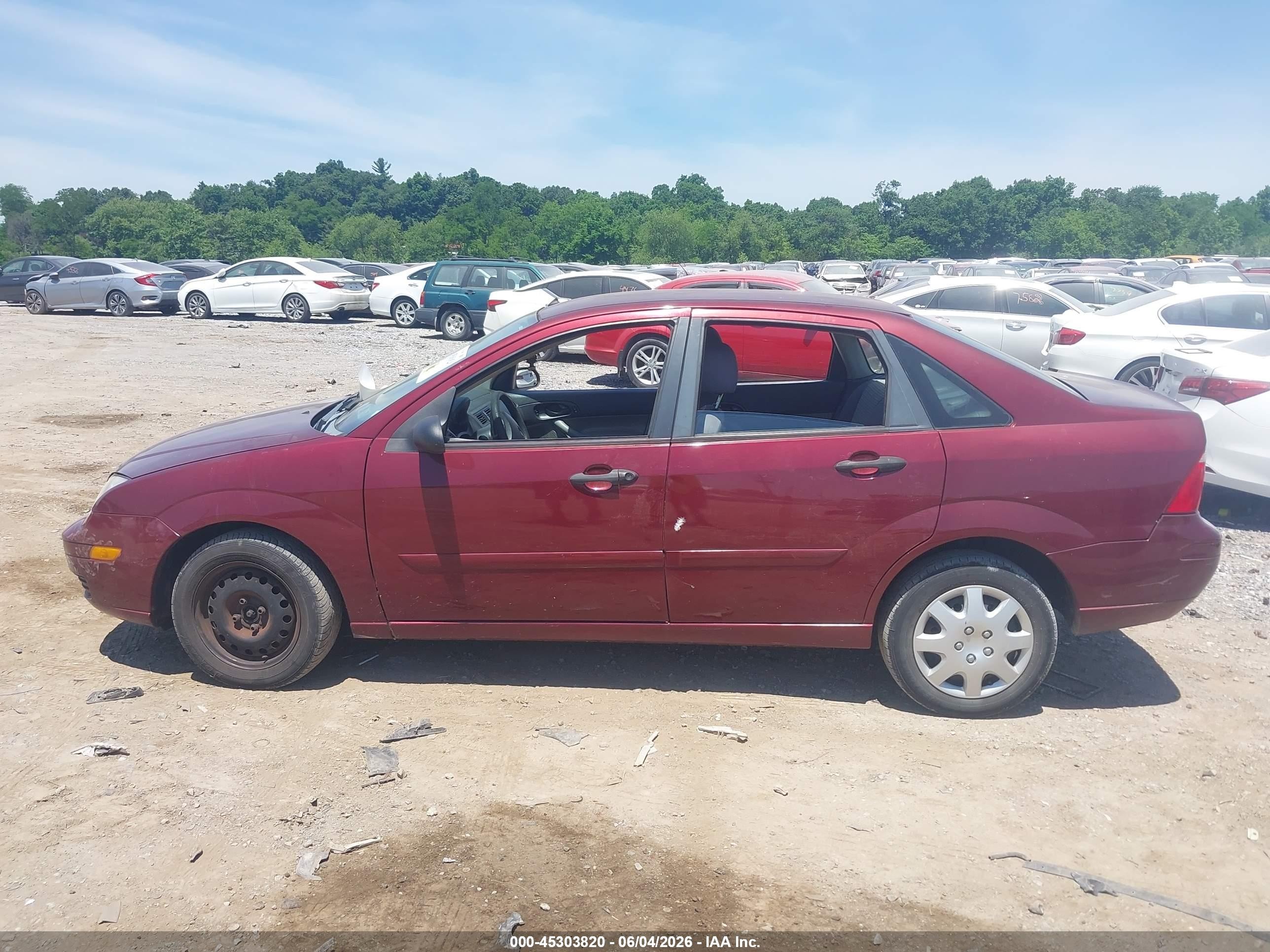 2006 Ford Focus Zx4 Red vin: 1FAFP34N86W151239