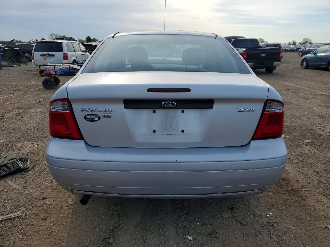 2006 Ford Focus Zx4 Silver vin: 1FAFP34N86W194172