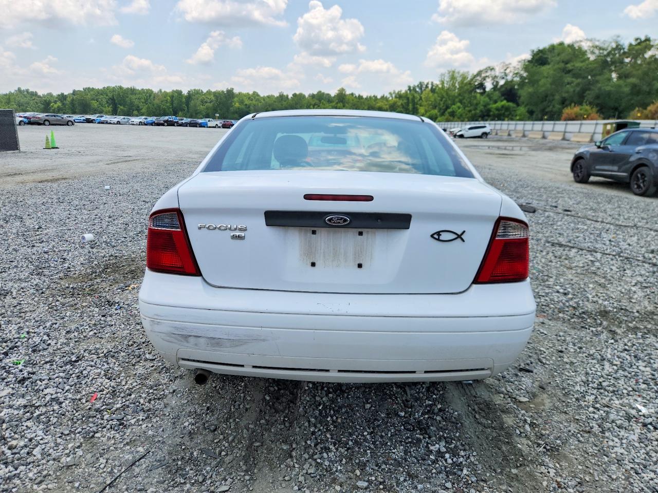 2007 Ford Focus Zx4 White vin: 1FAFP34N87W151596