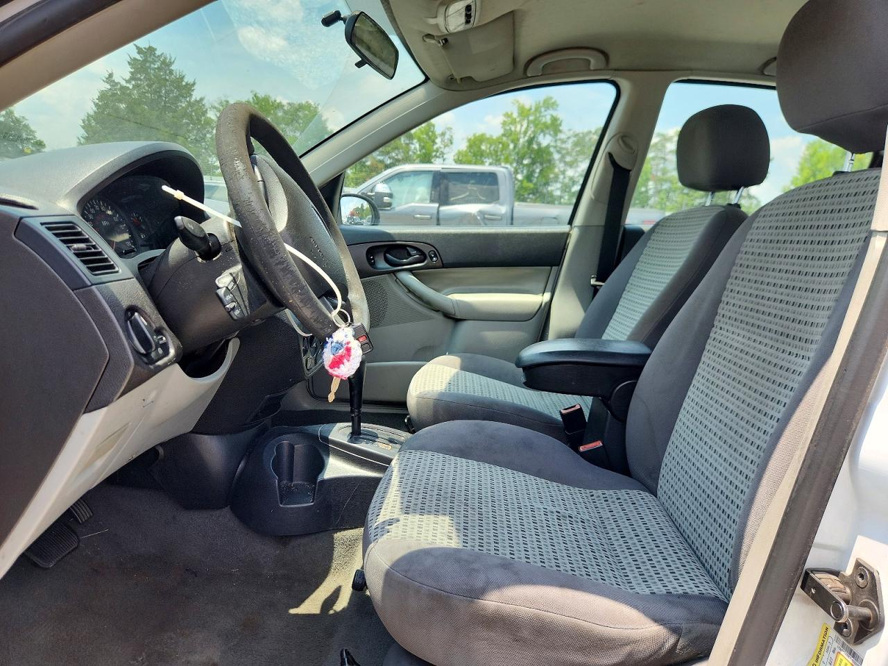 2007 Ford Focus Zx4 White vin: 1FAFP34N87W151596