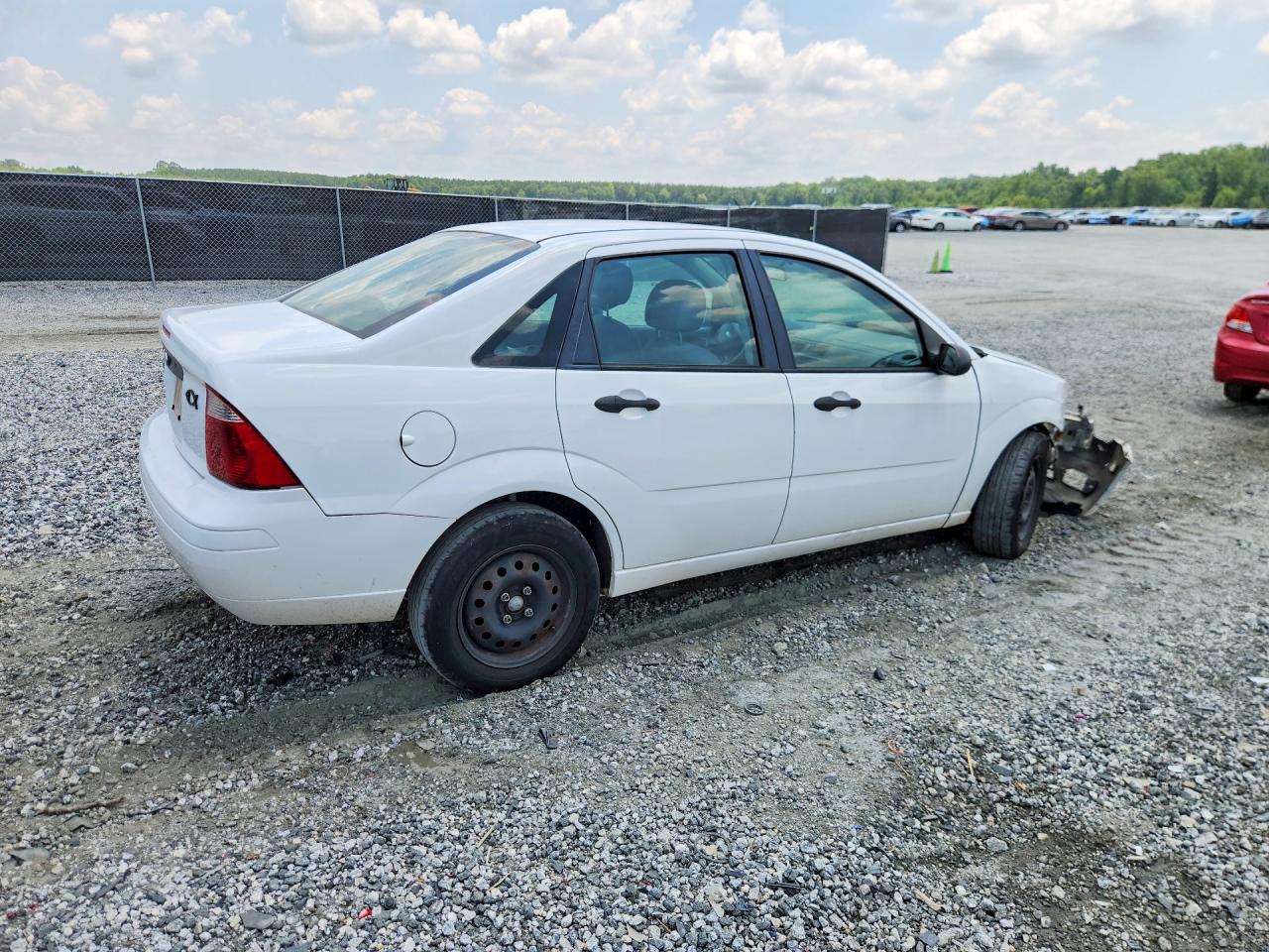 2007 Ford Focus Zx4 White vin: 1FAFP34N87W151596