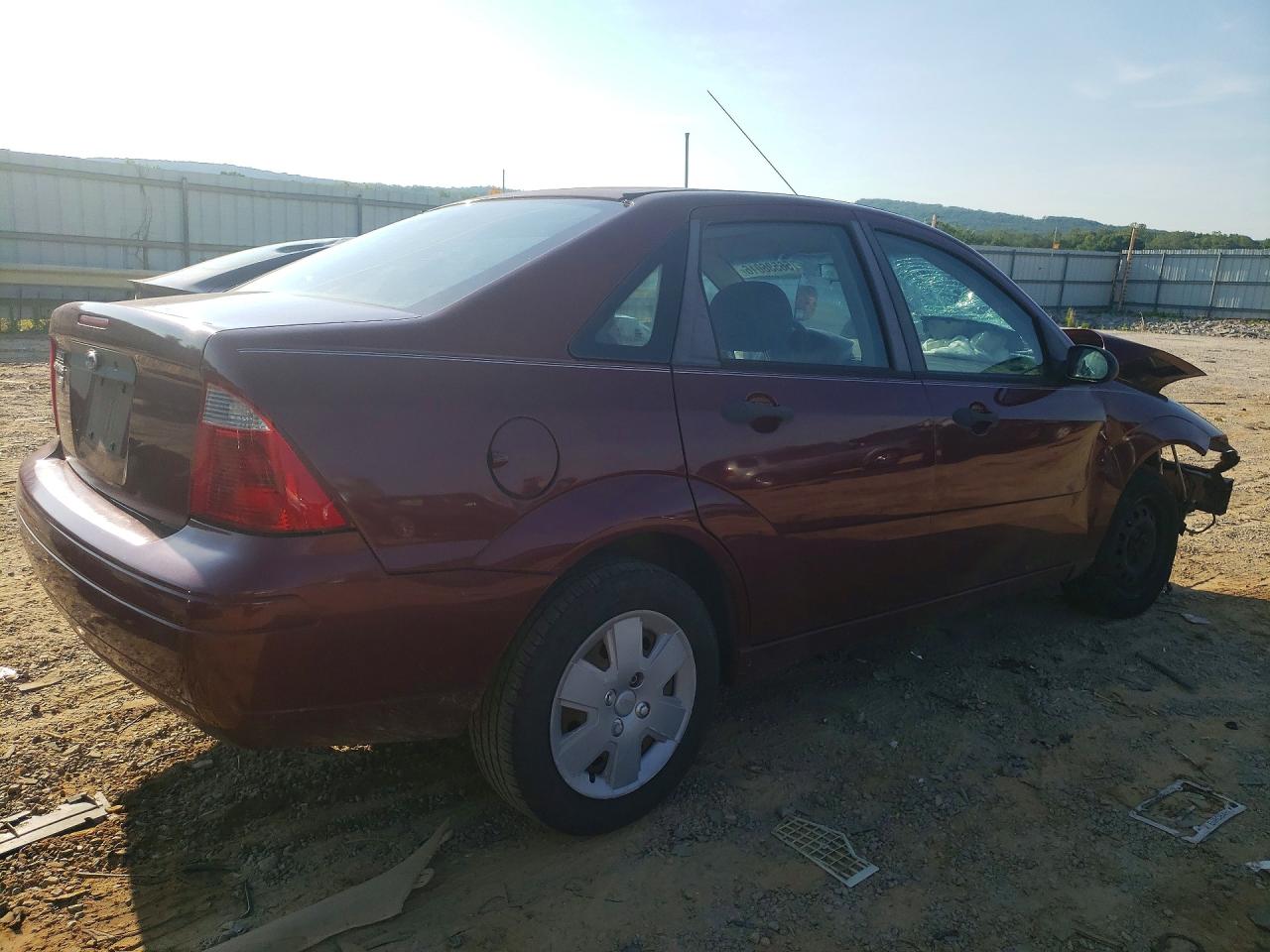 2007 Ford Focus Zx4 Maroon vin: 1FAFP34N87W294306