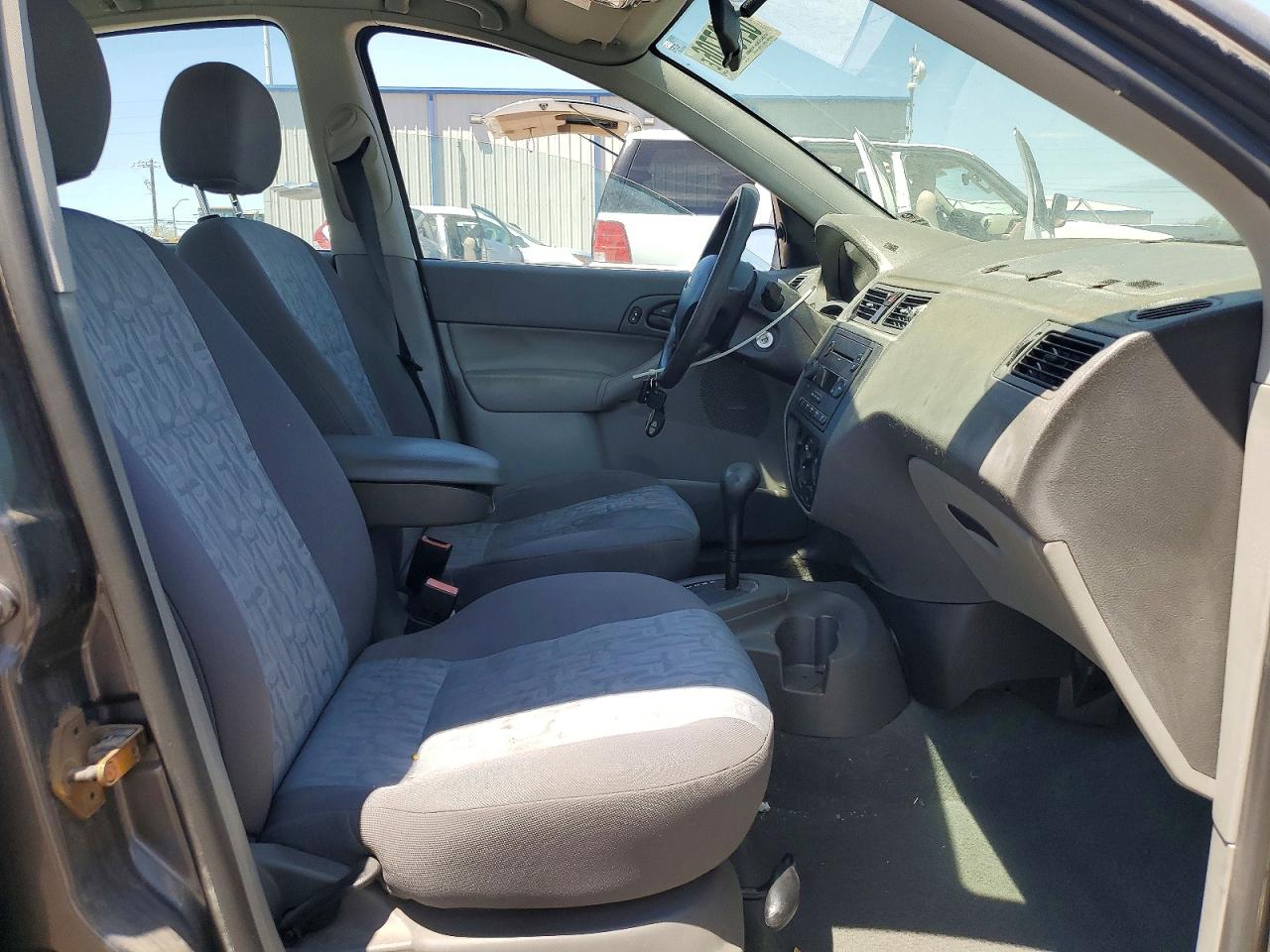 2005 Ford Focus Zx4 Silver vin: 1FAFP34N95W110410