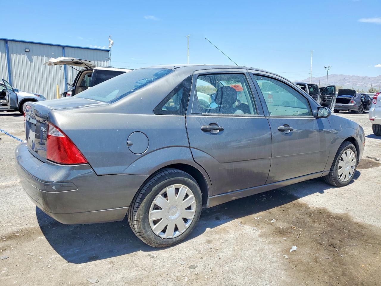 2005 Ford Focus Zx4 Silver vin: 1FAFP34N95W110410
