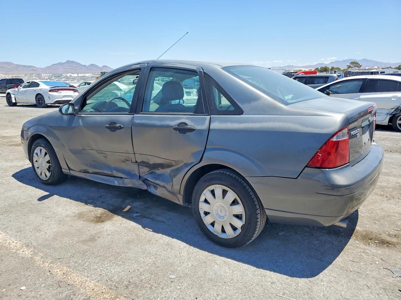 2005 Ford Focus Zx4 Silver vin: 1FAFP34N95W110410