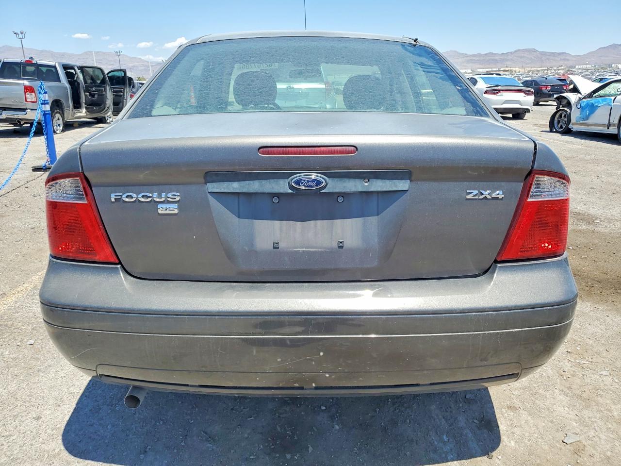 2005 Ford Focus Zx4 Silver vin: 1FAFP34N95W110410