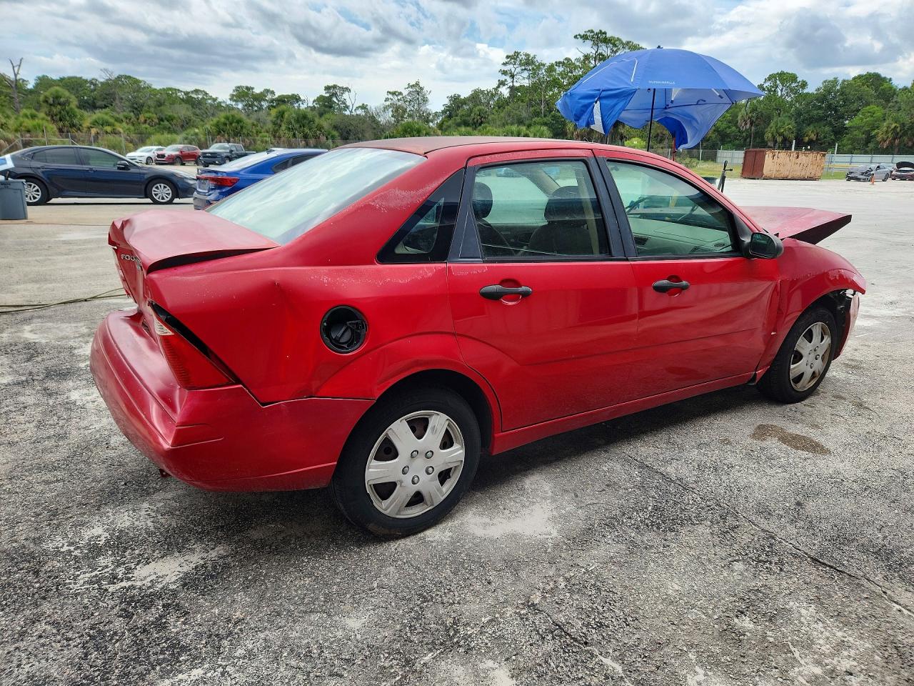 2005 Ford Focus Zx4 Red vin: 1FAFP34N95W206036
