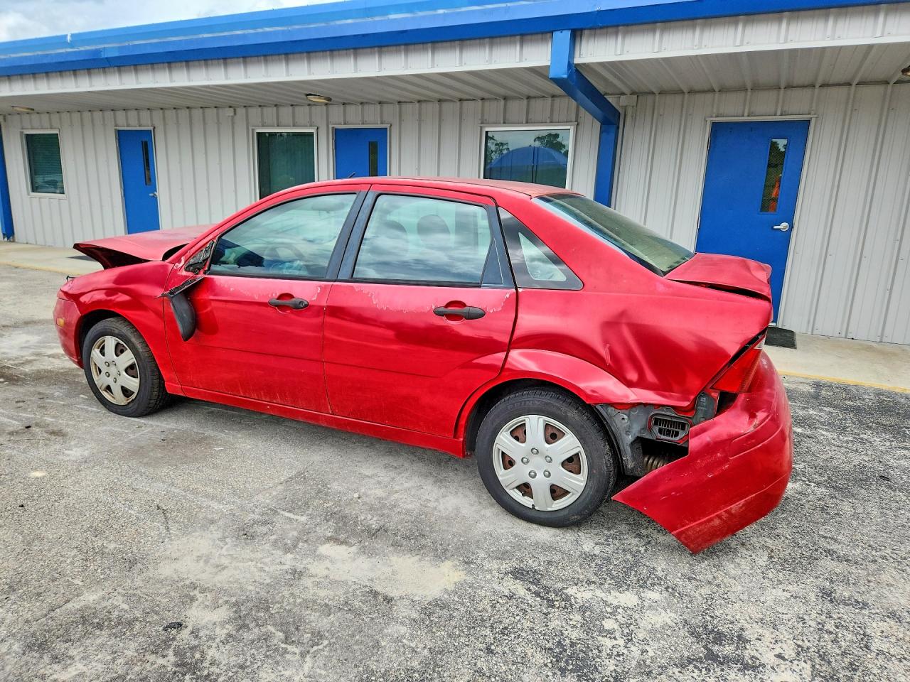 2005 Ford Focus Zx4 Red vin: 1FAFP34N95W206036