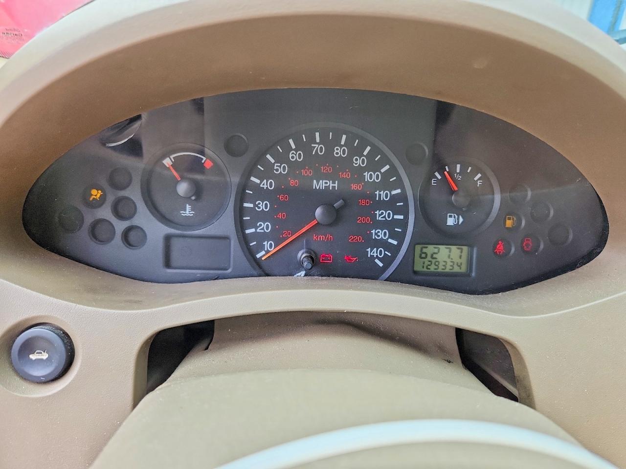 2005 Ford Focus Zx4 Red vin: 1FAFP34N95W206036