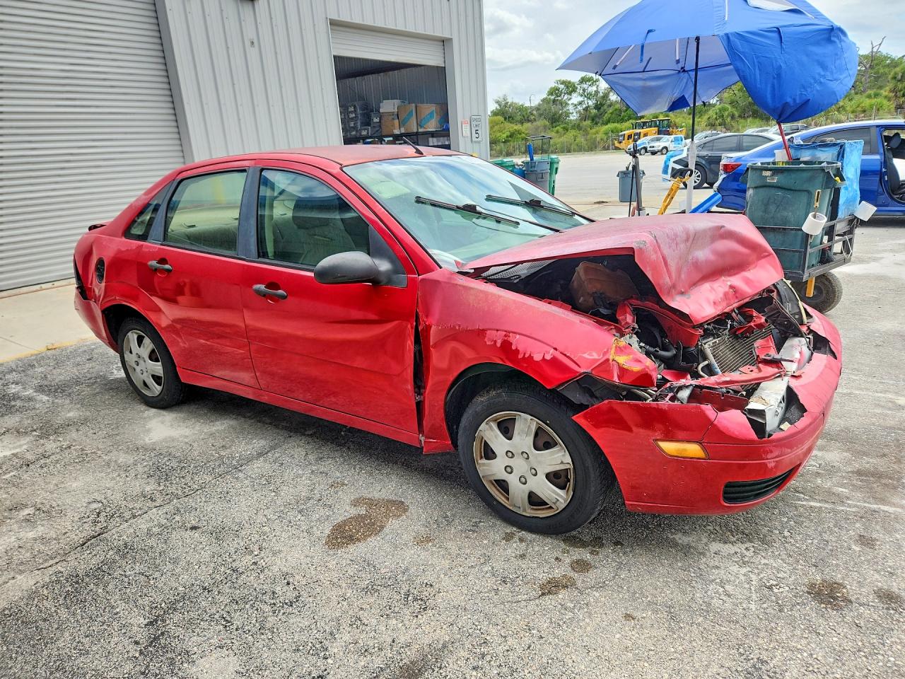 2005 Ford Focus Zx4 Red vin: 1FAFP34N95W206036