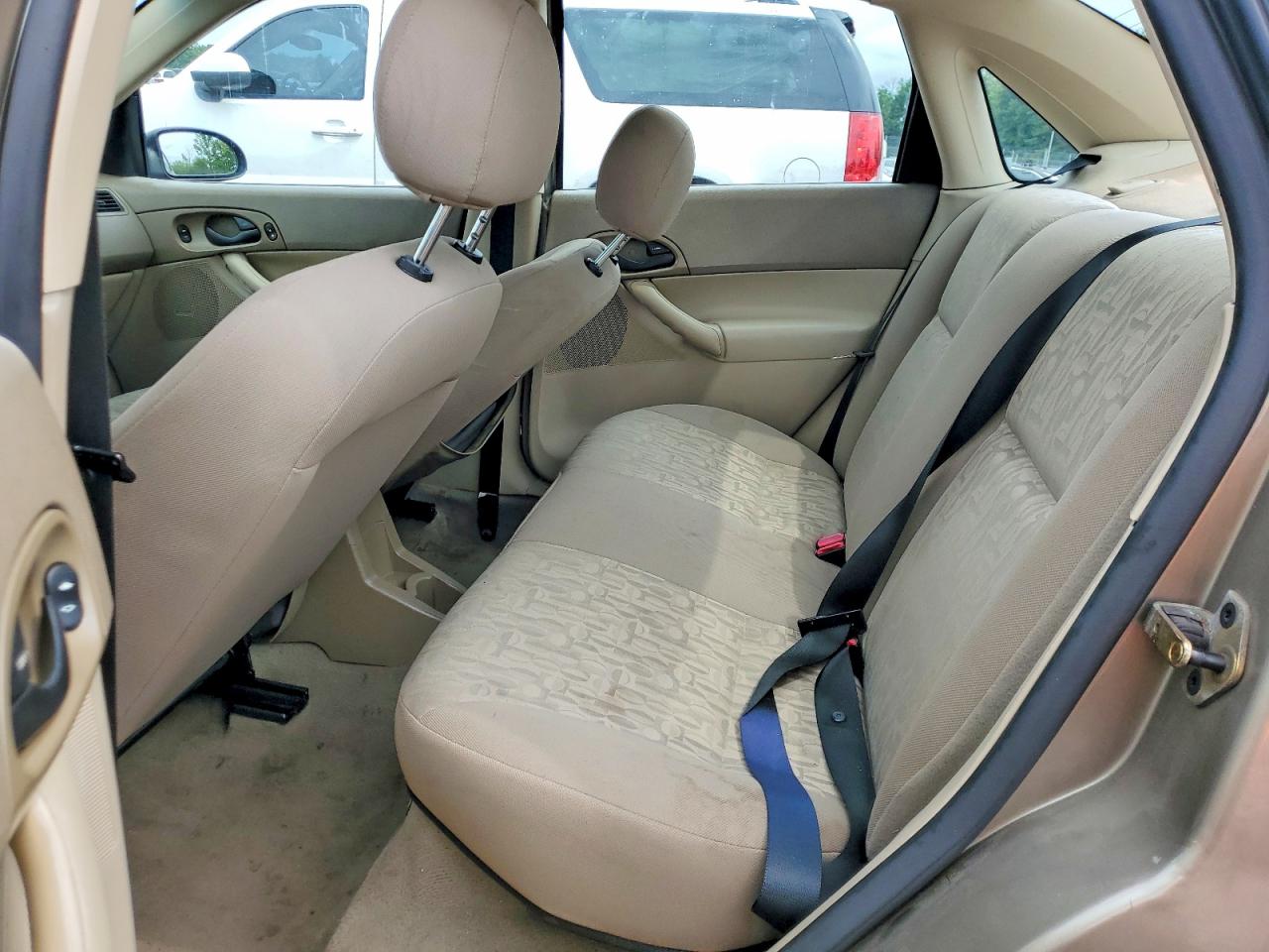 2005 Ford Focus Zx4 Tan vin: 1FAFP34N95W235696