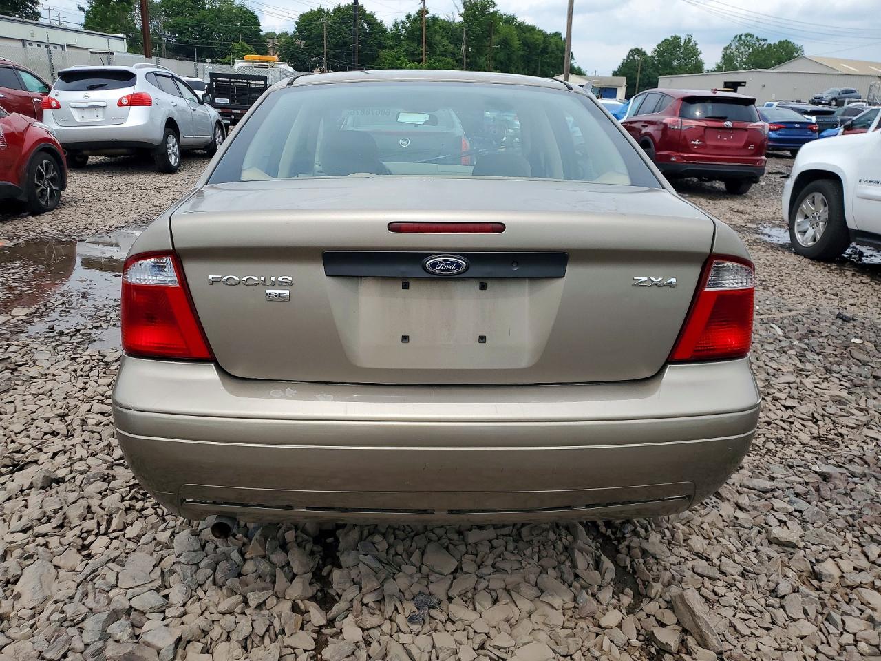 2005 Ford Focus Zx4 Tan vin: 1FAFP34N95W235696