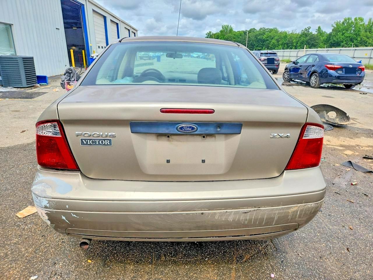 2005 Ford Focus Zx4 Tan vin: 1FAFP34N95W261571