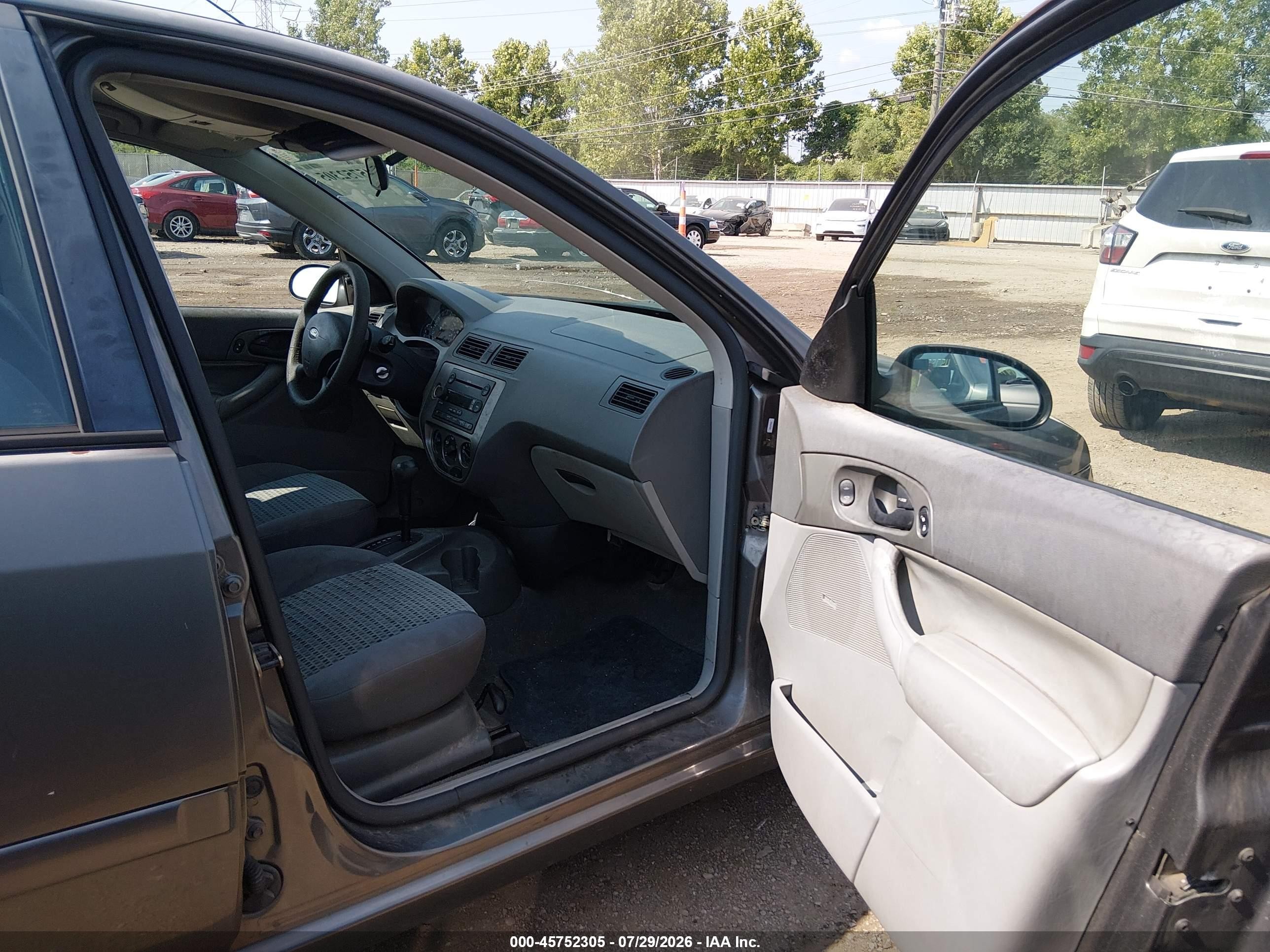 2005 Ford Focus Zx4 Gray vin: 1FAFP34N95W272666