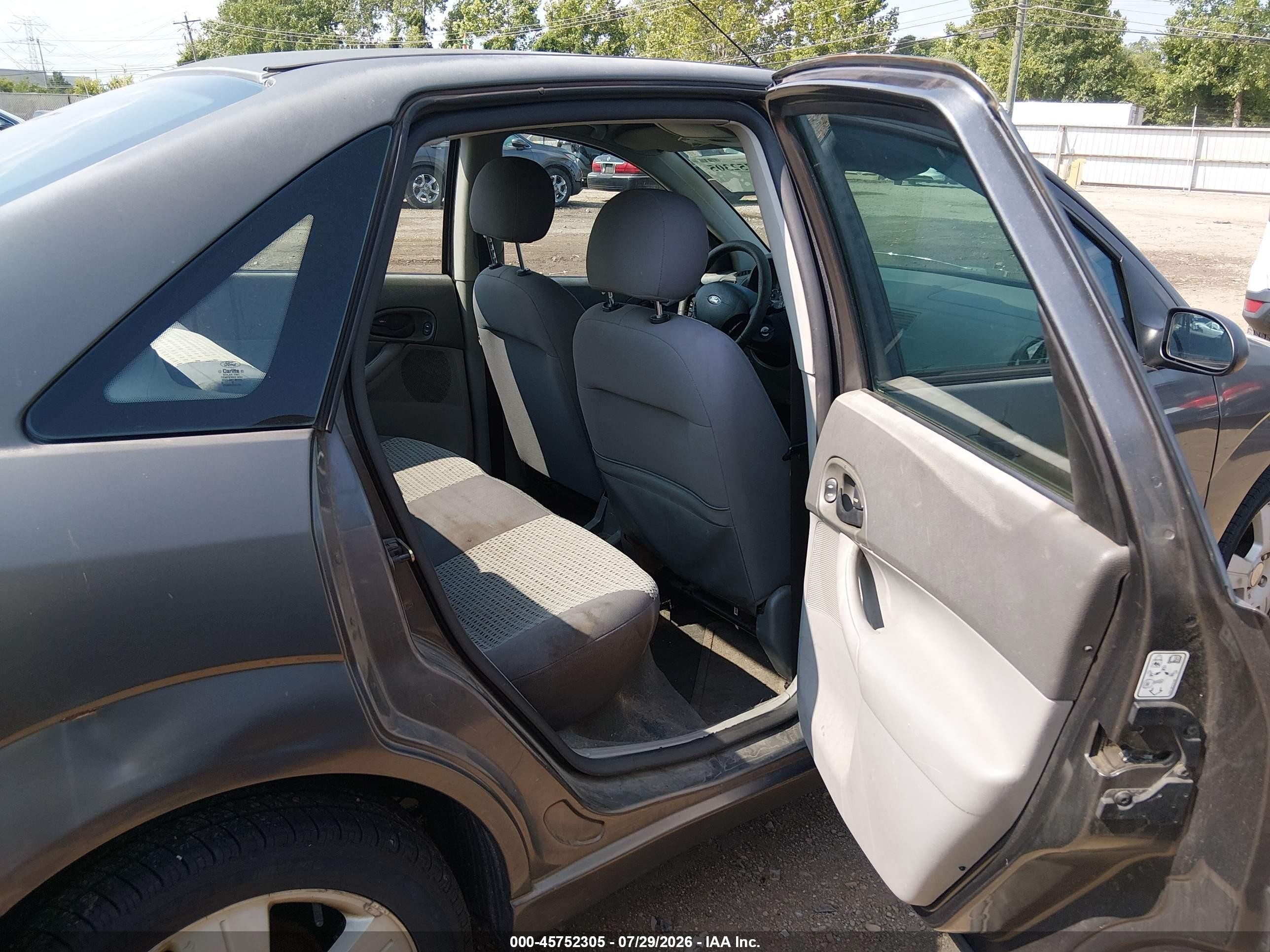 2005 Ford Focus Zx4 Gray vin: 1FAFP34N95W272666