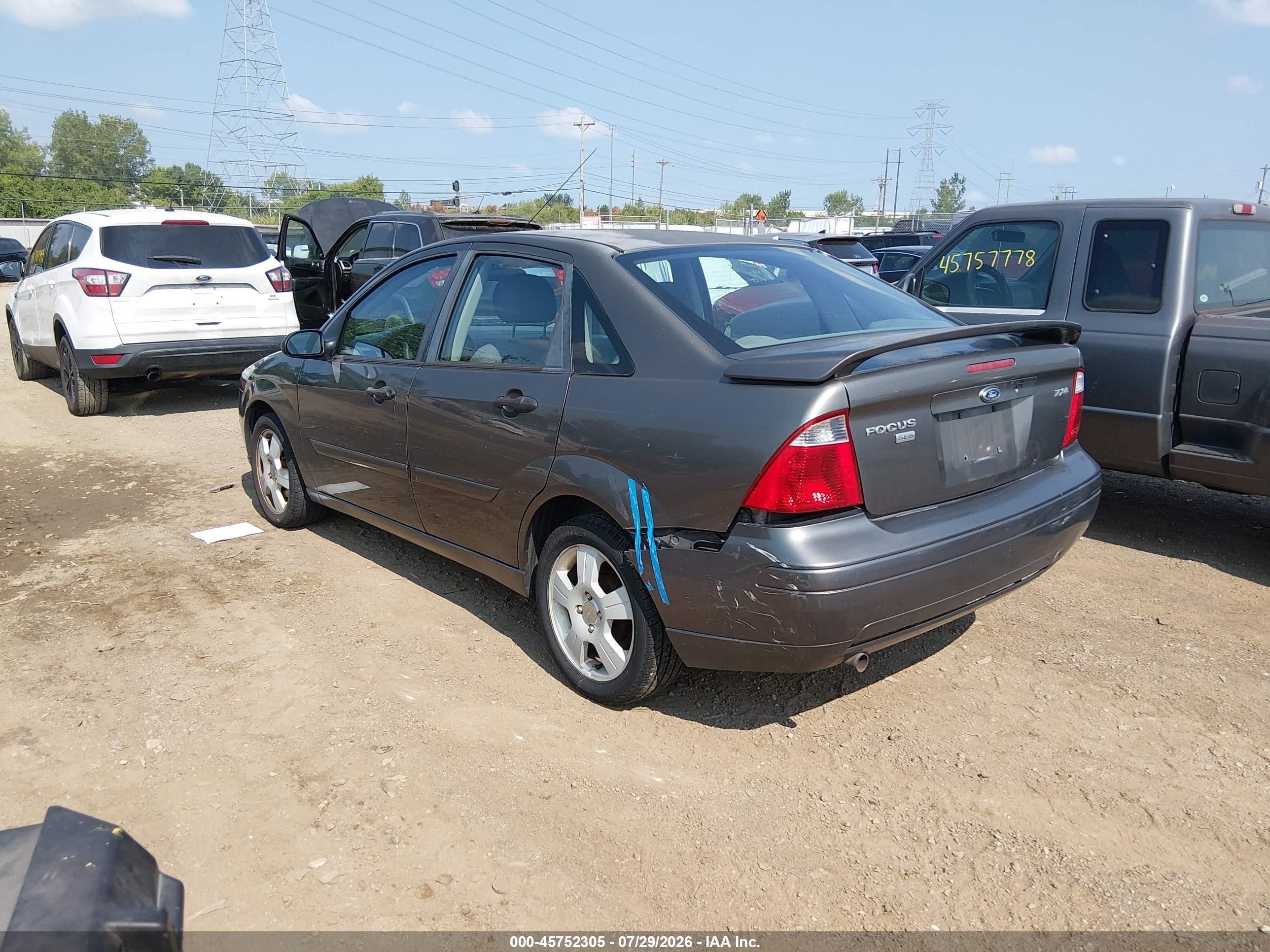 2005 Ford Focus Zx4 Gray vin: 1FAFP34N95W272666