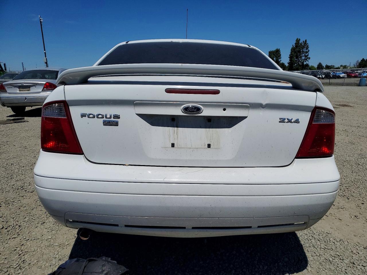 2015 Ford Focus White vin: 1FAFP34N95W278807