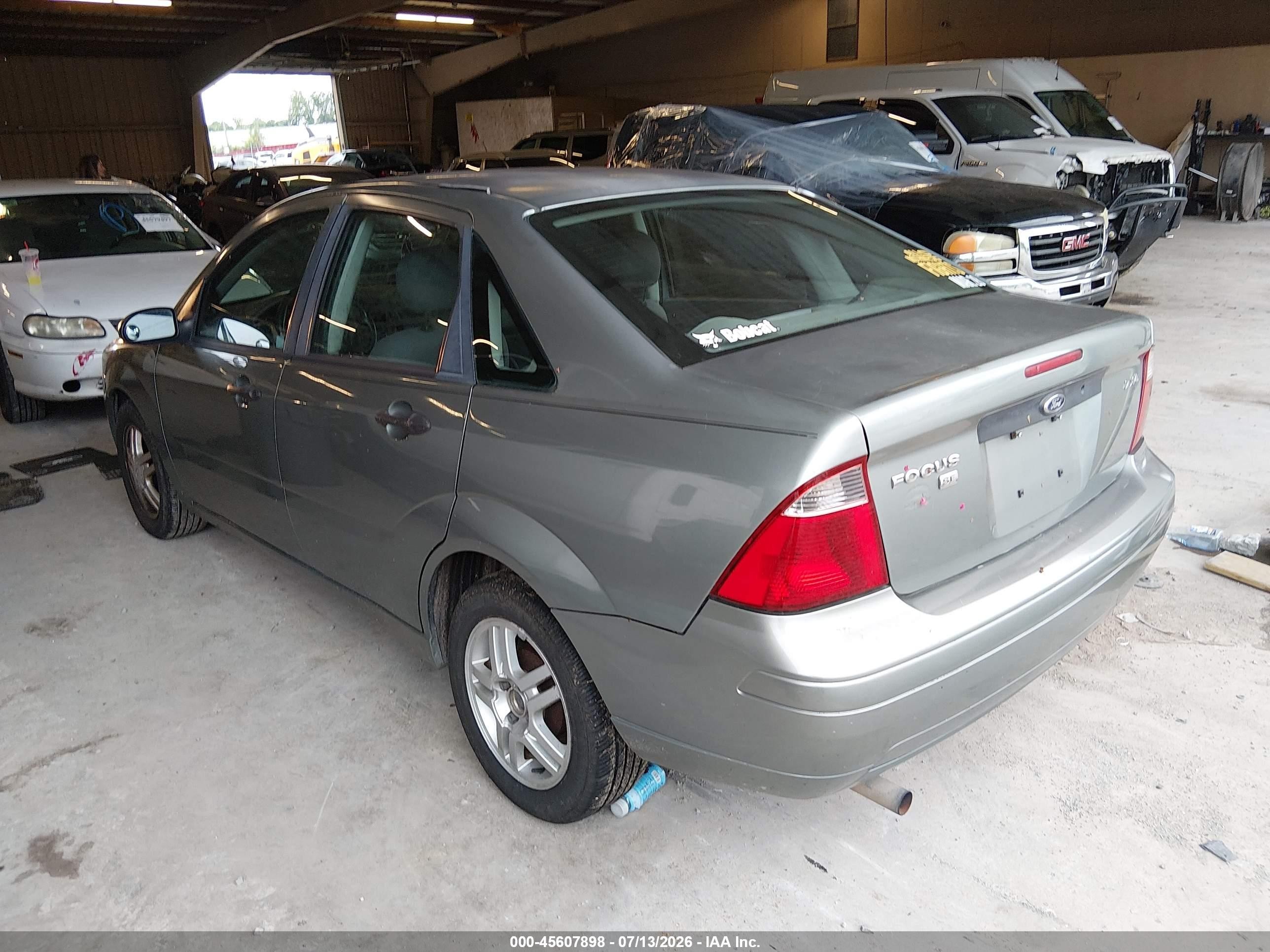 2005 Ford Focus Zx4 Gray vin: 1FAFP34N95W315984