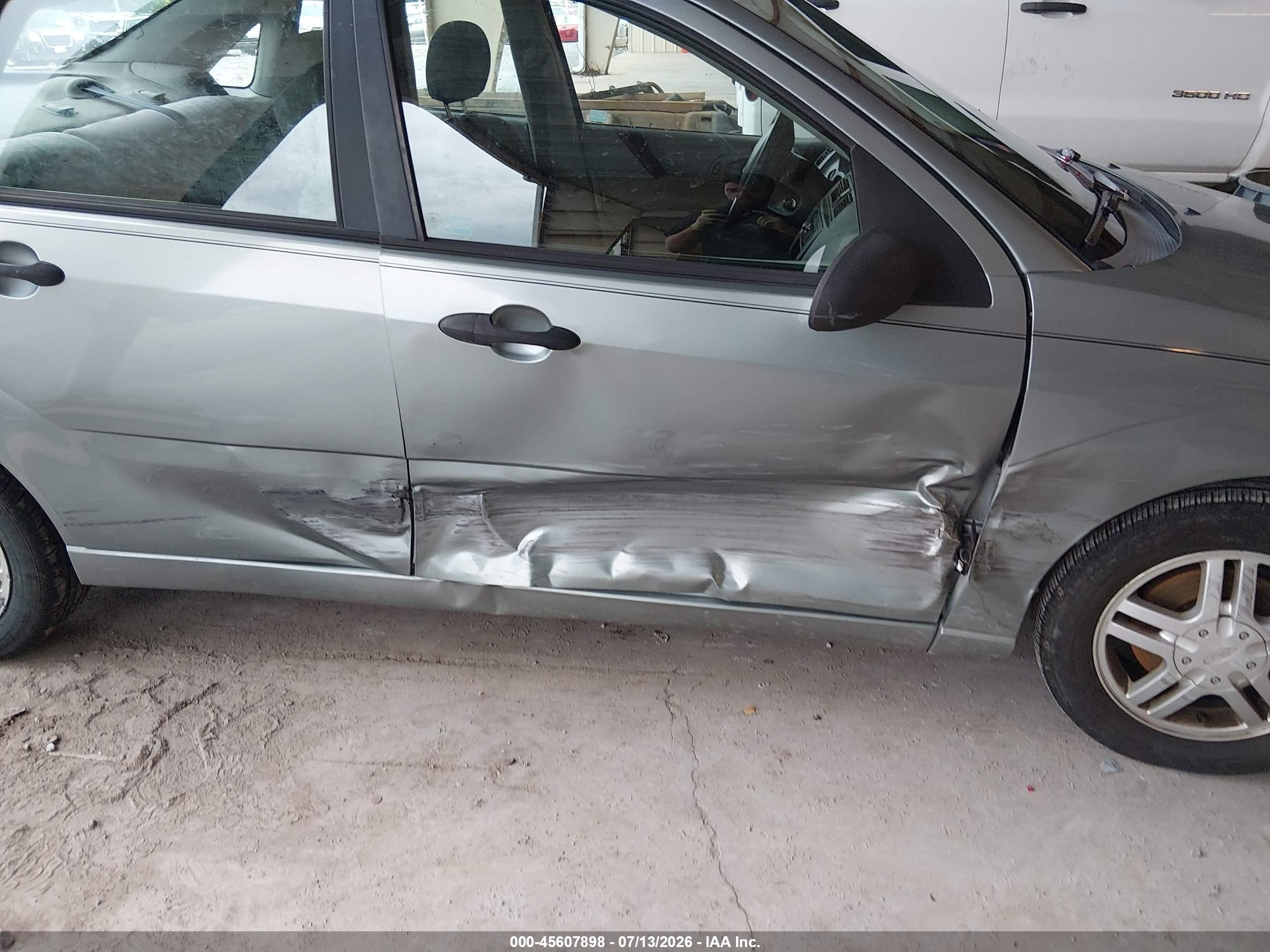 2005 Ford Focus Zx4 Gray vin: 1FAFP34N95W315984