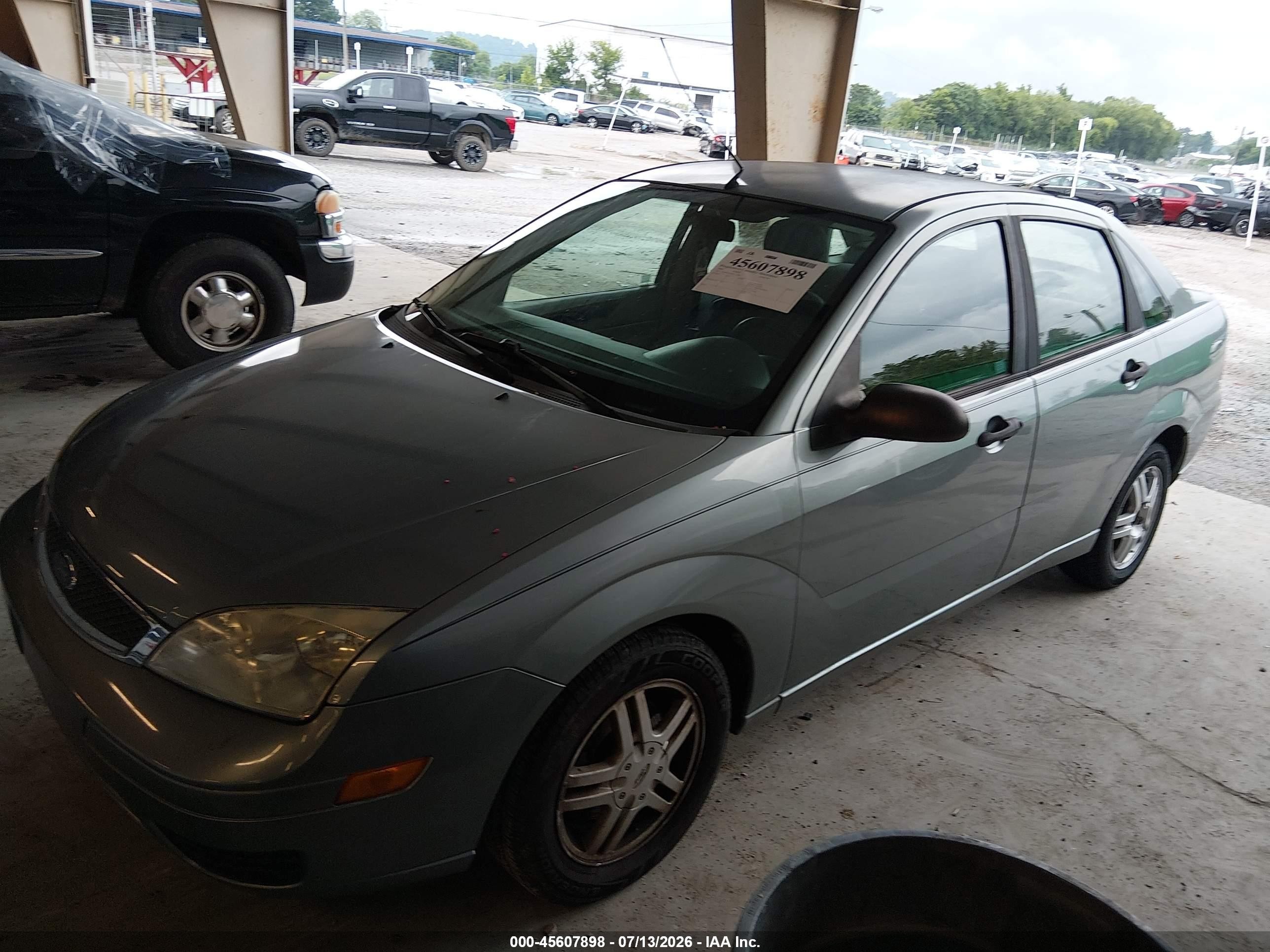 2005 Ford Focus Zx4 Gray vin: 1FAFP34N95W315984