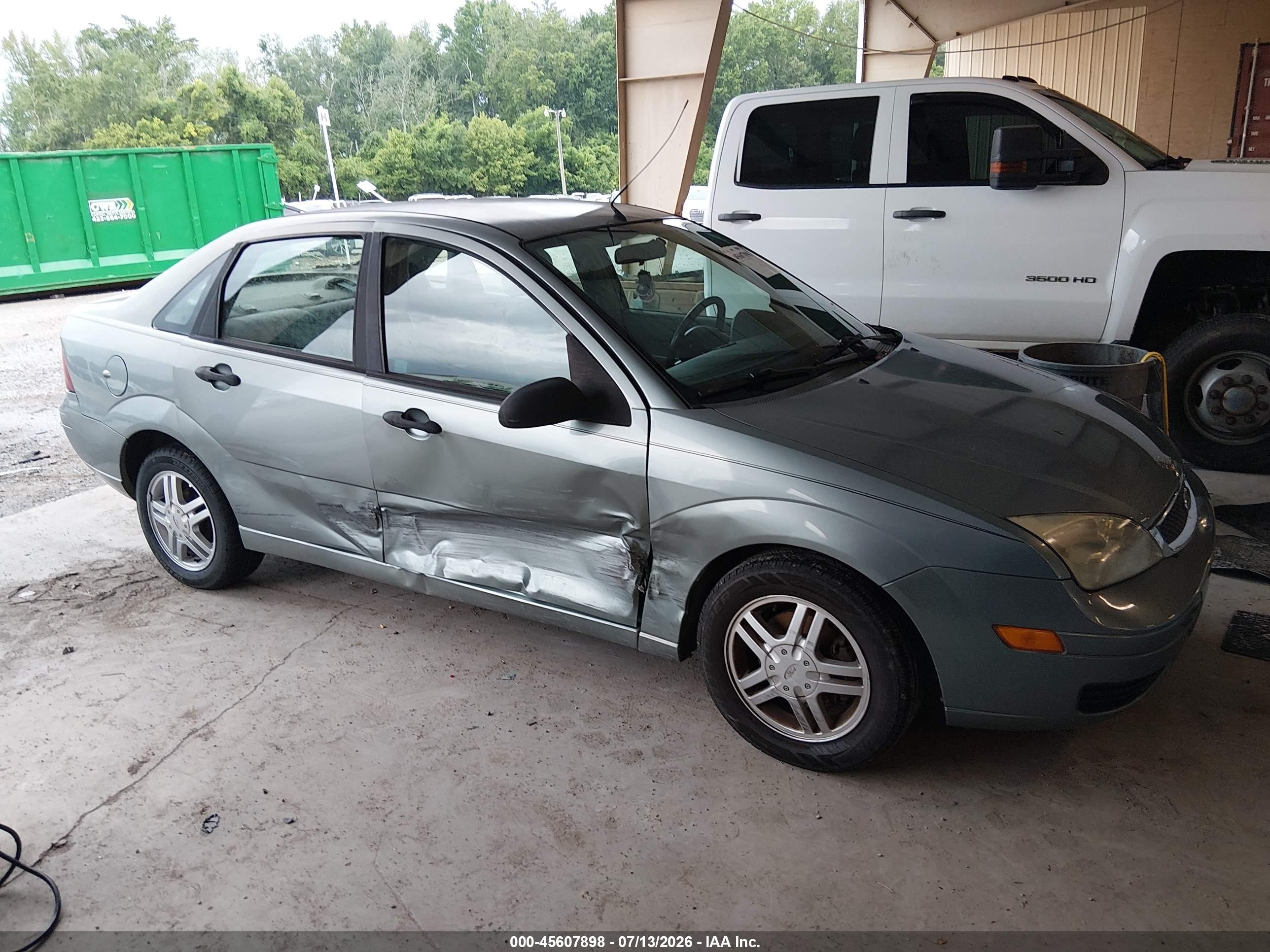 2005 Ford Focus Zx4 Gray vin: 1FAFP34N95W315984