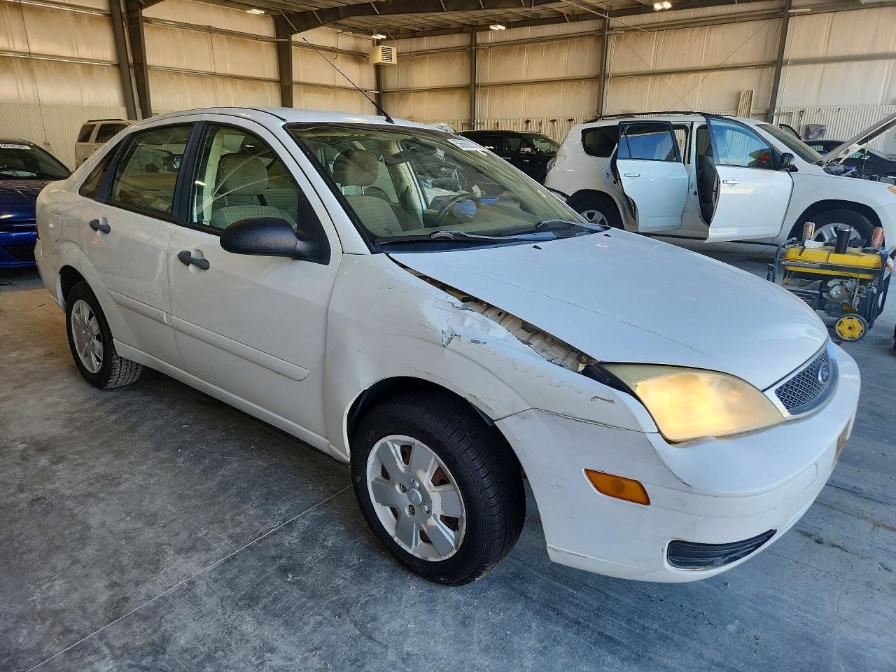 2007 Ford Focus Zx4/s/se/ses Белый vin: 1FAFP34N97W106862